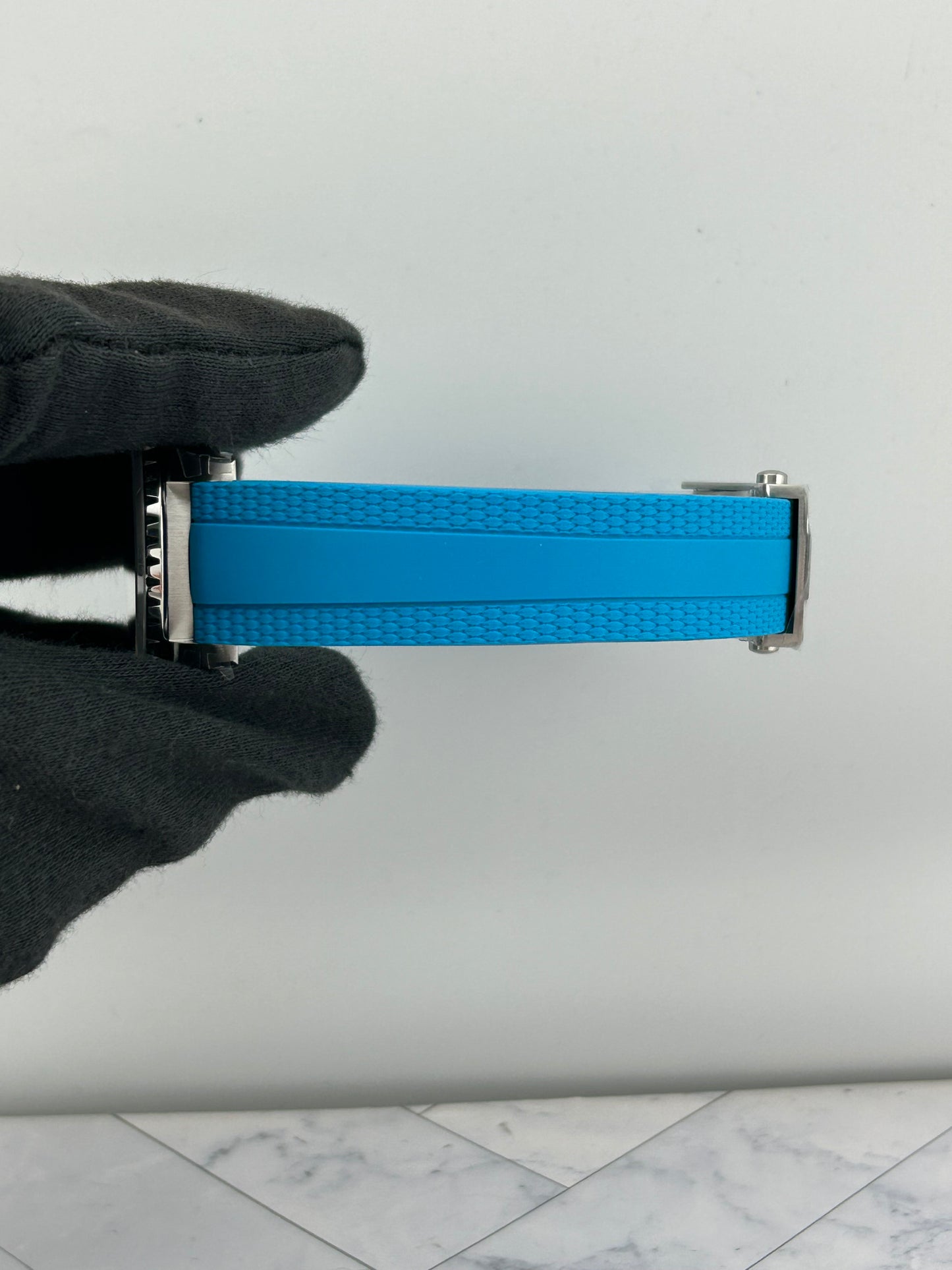 Breitling Superocean Automatic Turquoise Dial on Rubber Strap Ref. A17377211C1S1 Card 2026 — view 5