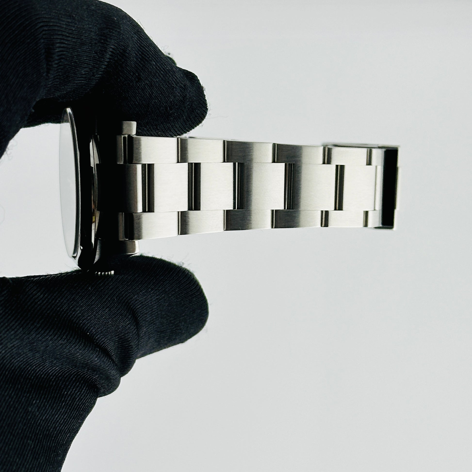 Rolex Oyster Perpetual Silver Stick 369 Dial on Oyster Ref. 114200 Card 2010 — view 5