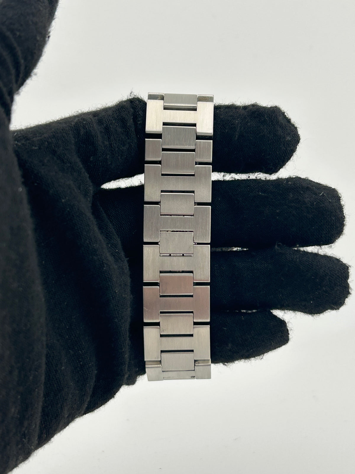 Cartier Pasha GMT Silver Dial on Stainless Steel Bracelet Ref. W31029M7 — view 4