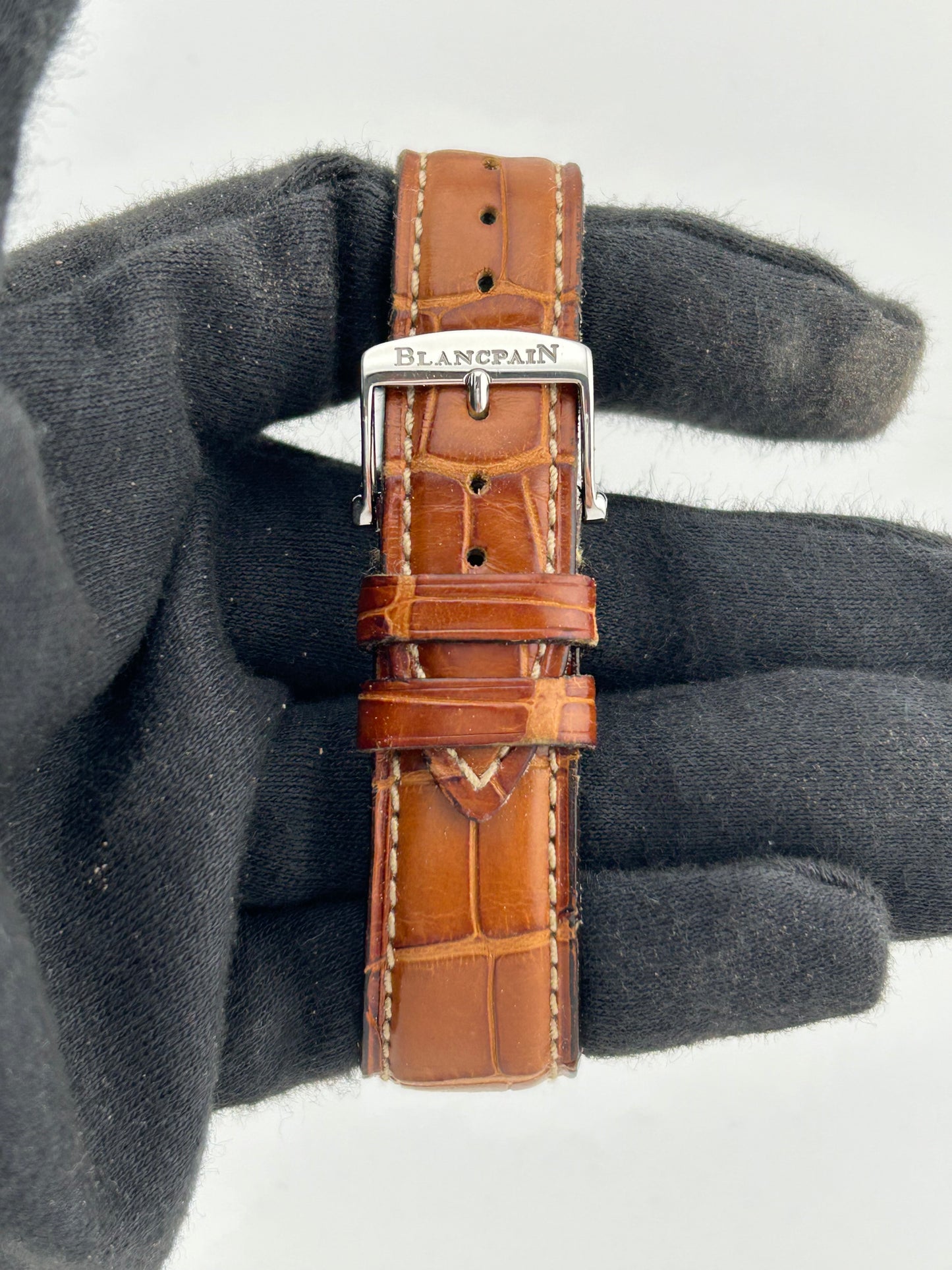 Blancpain Villeret Triple Calender White Roman Numerals Dial on Leather Strap / Ss Buckle Ref. B6553.1127A.55 Complete 2004 — view 4