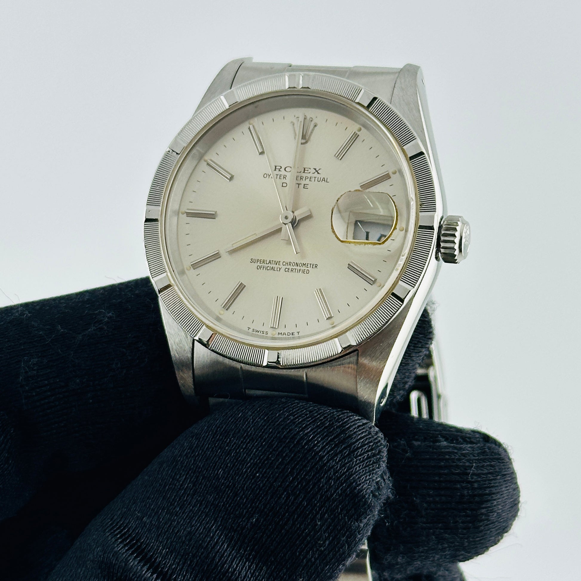 Rolex Oyster Perpetual Date Silver Stick Dial on Oyster Ref. 15210 1990 — view 3