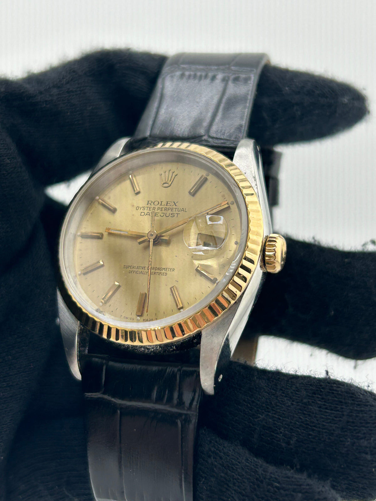 Rolex Datejust 36 Champagne Stick Dial on Generic Black Leather Strap Ref. 16233 1989 — view 3