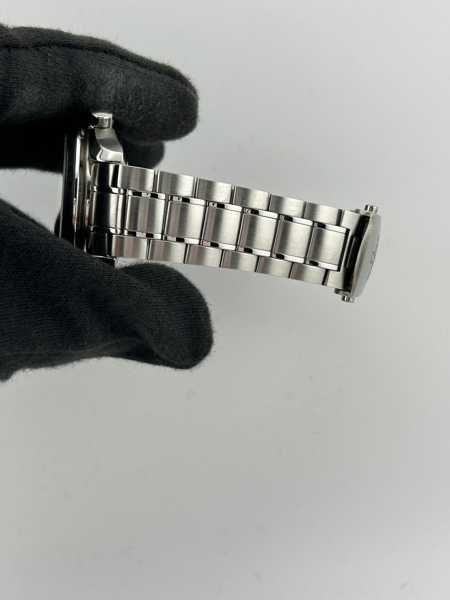 Omega Speedmaster Date Silver Dial on Stainless Steel Bracelet Ref. 3211.30 Card — view 5
