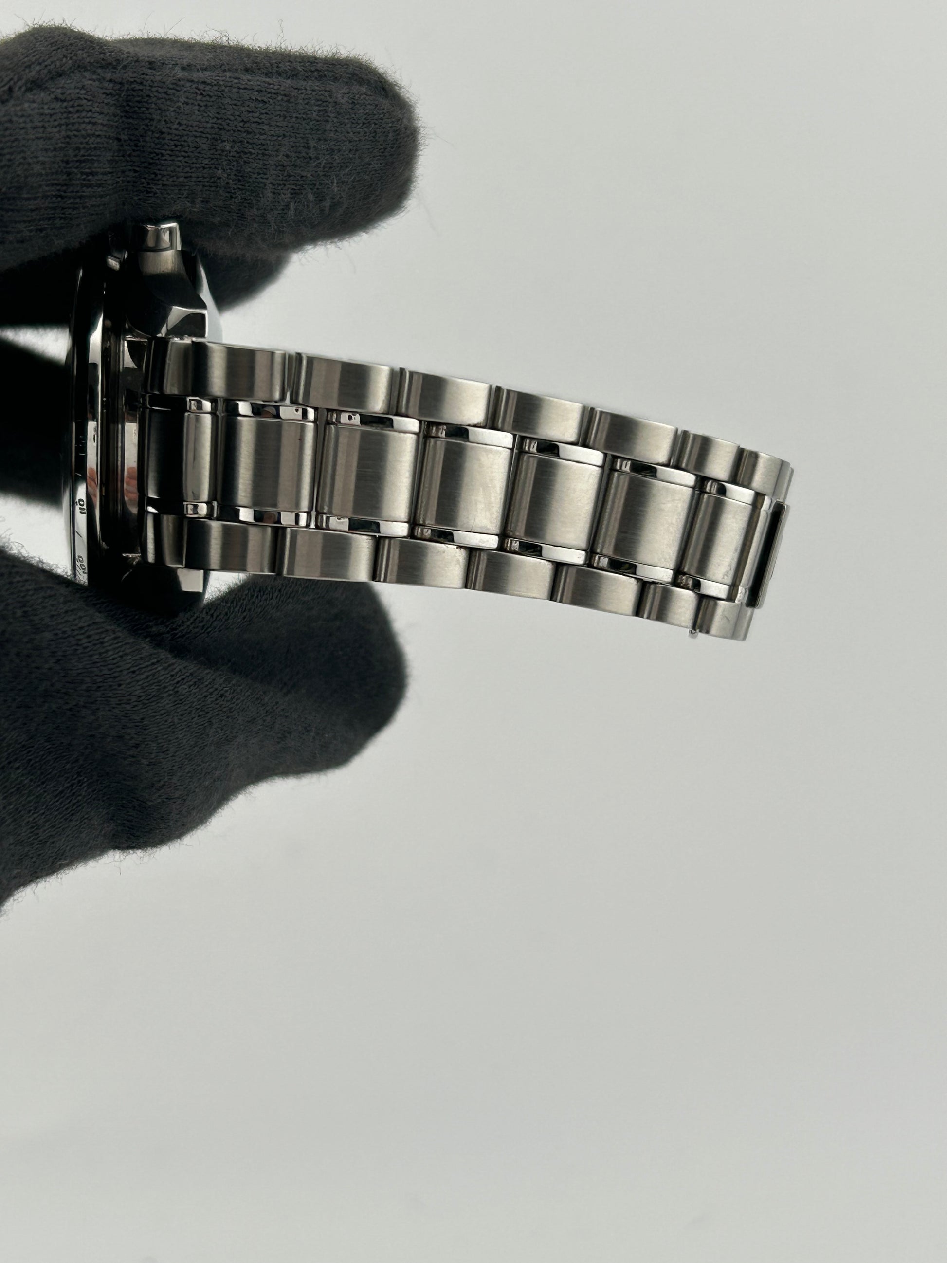 Omega Speedmaster Date Salmon Dial on Stainless Steel Bracelet Ref. 3513.60 — view 5