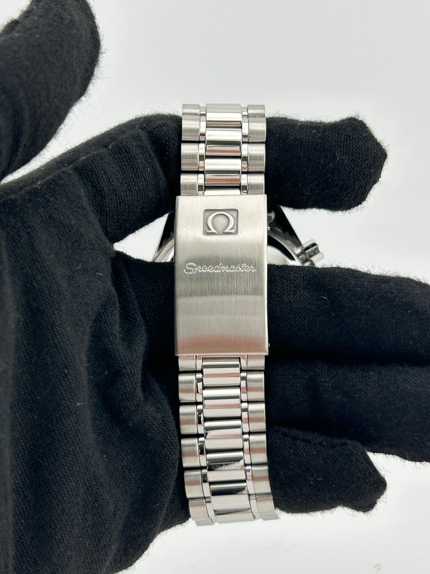 Omega Speedmaster Date Black Dial on Stainless Steel Bracelet Ref. 3511.50 — view 3