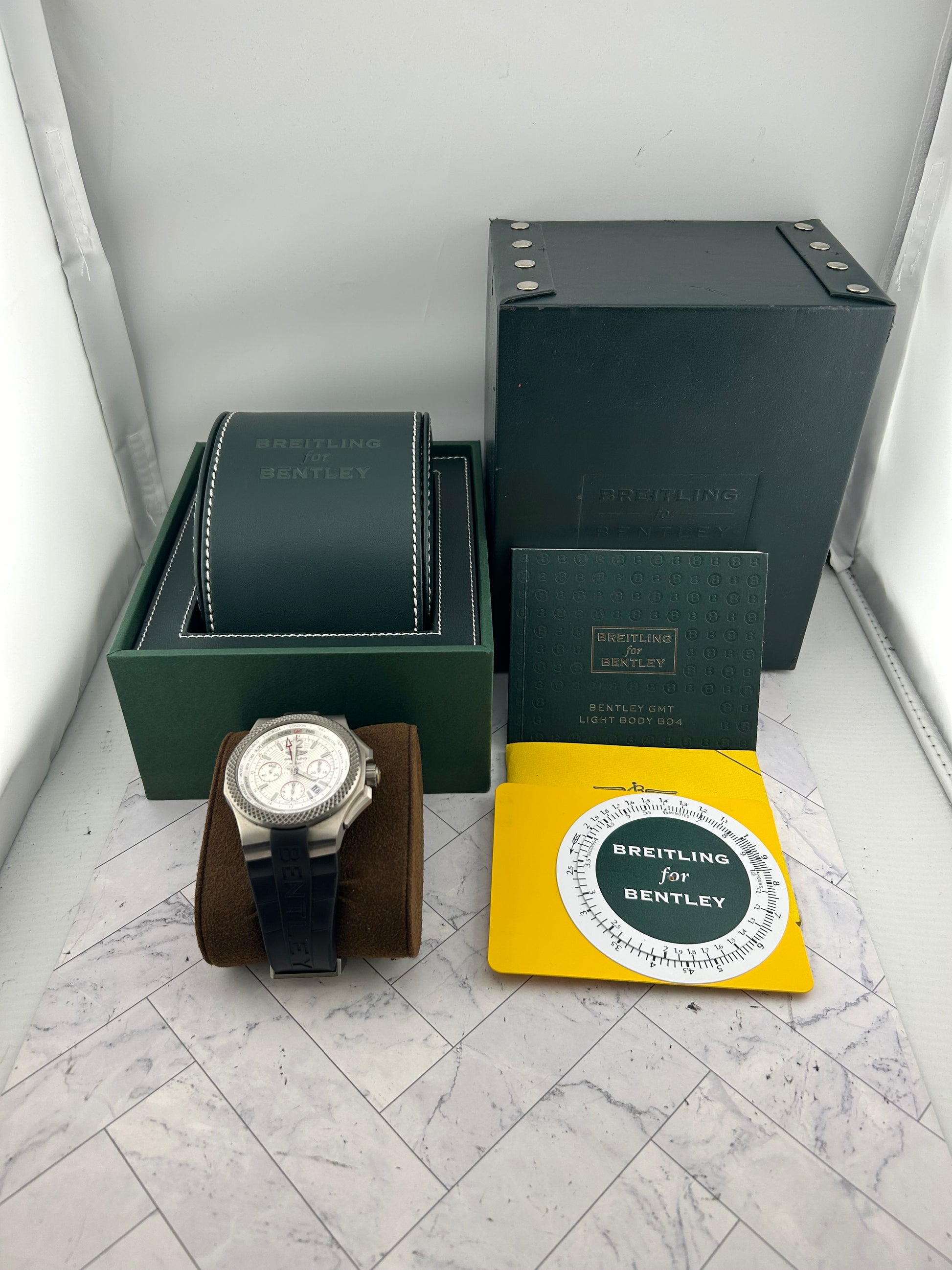 Breitling Bentley GMT Sliver Dial on Rubber & Metal Buckle Ref. EB0433/EB043335/G801 Papers 2017 — view 6