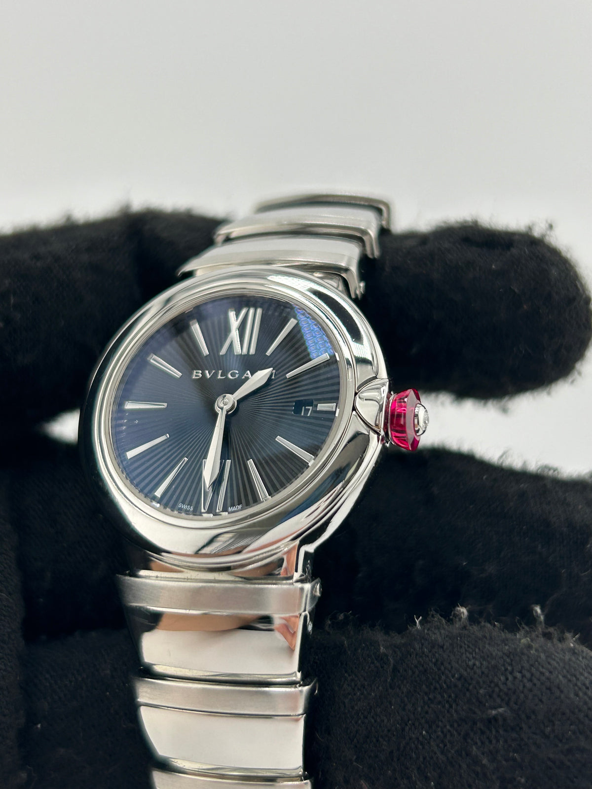 Bvlgari Lucea Black Dial on Stainless Steel Bracelet Ref. LU28S/LU28BSSD Complete 2017 — view 3