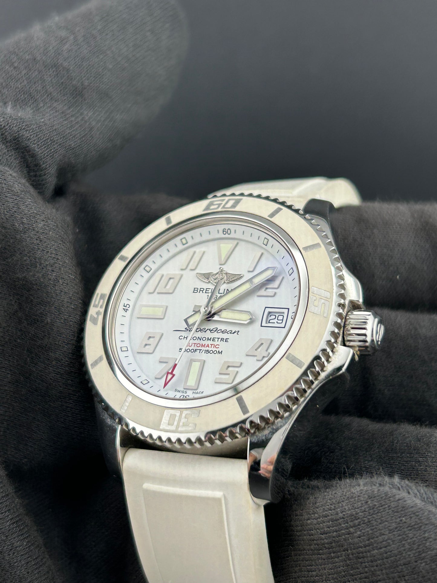Breitling Superocean Heritage White Arabic Numerals Dial on White Rubber Strap Ref. A17364A9/A763 Complete 2014 — view 3