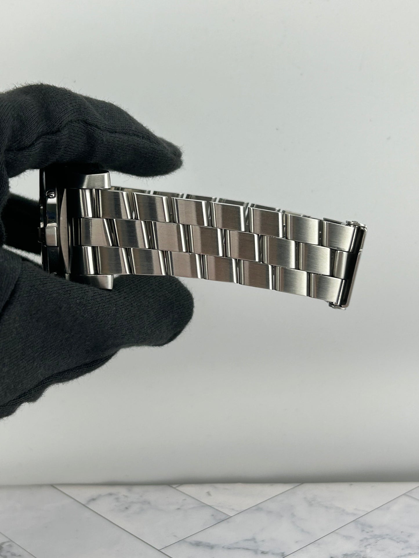 Breitling Avenger Automatic Black Dial on Stainless Steel Bracelet Ref. A1733010/BA05 Card 2013 — view 4