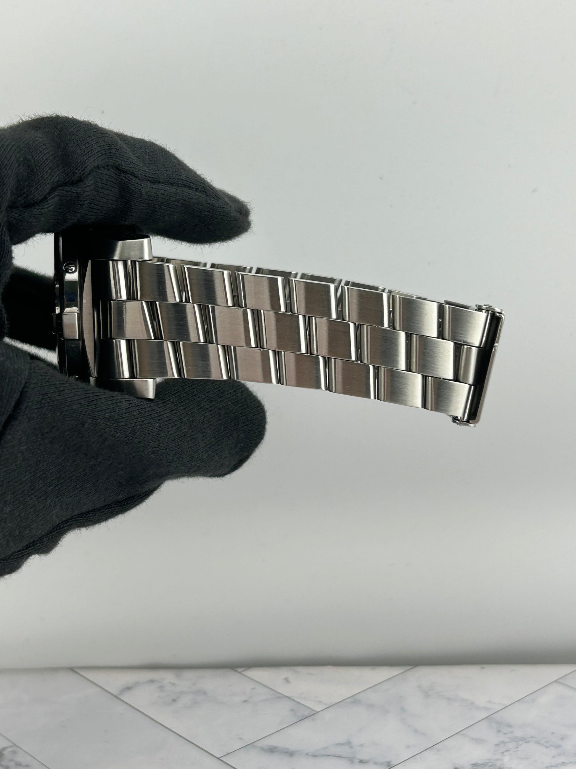 Breitling Avenger Automatic Black Dial on Stainless Steel Bracelet Ref. A1733010/BA05 Card 2013 — view 4