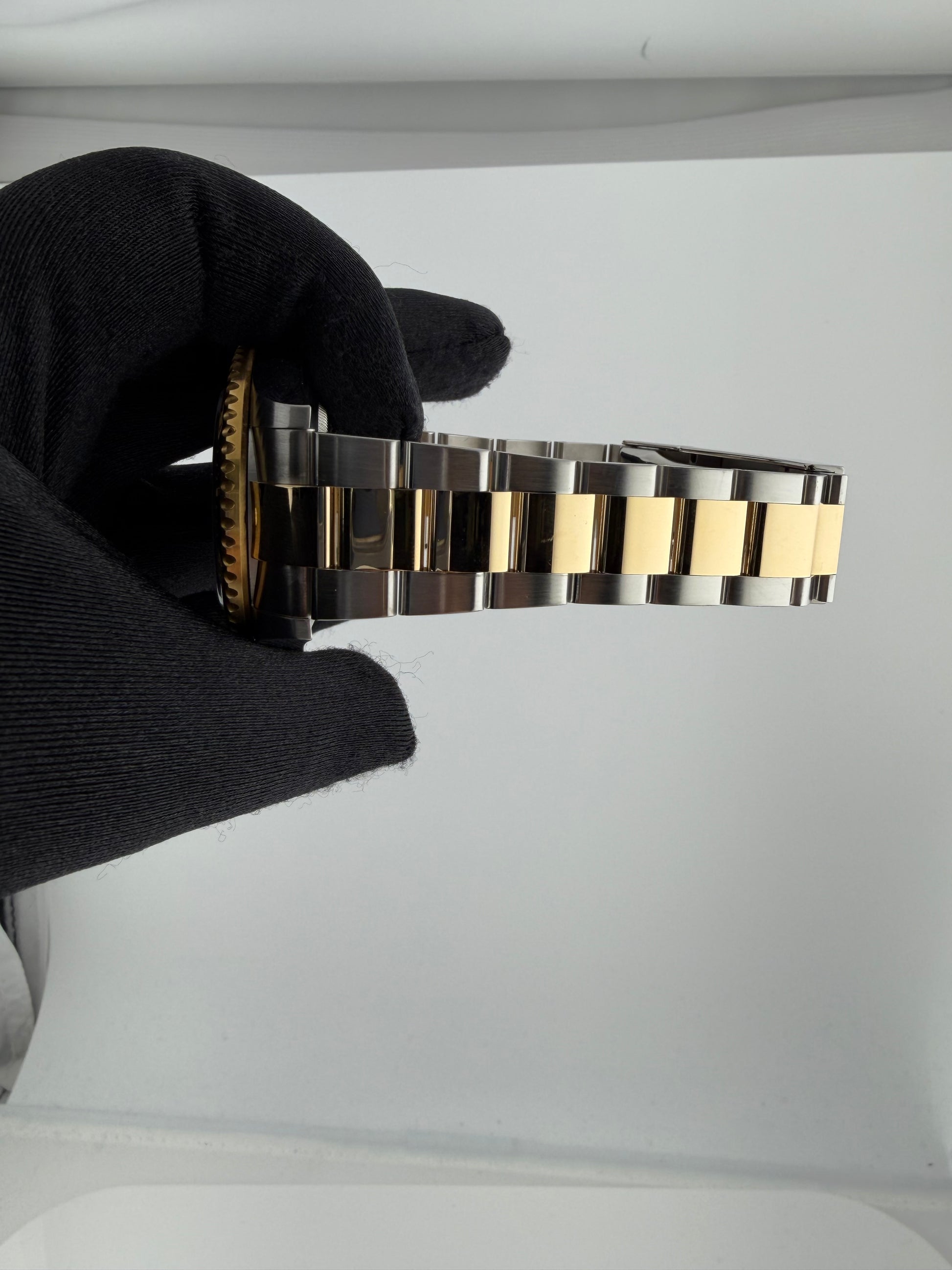 Rolex Sea-Dweller Black Dial on Oyster Ref. 126603 Card 2020 — view 4