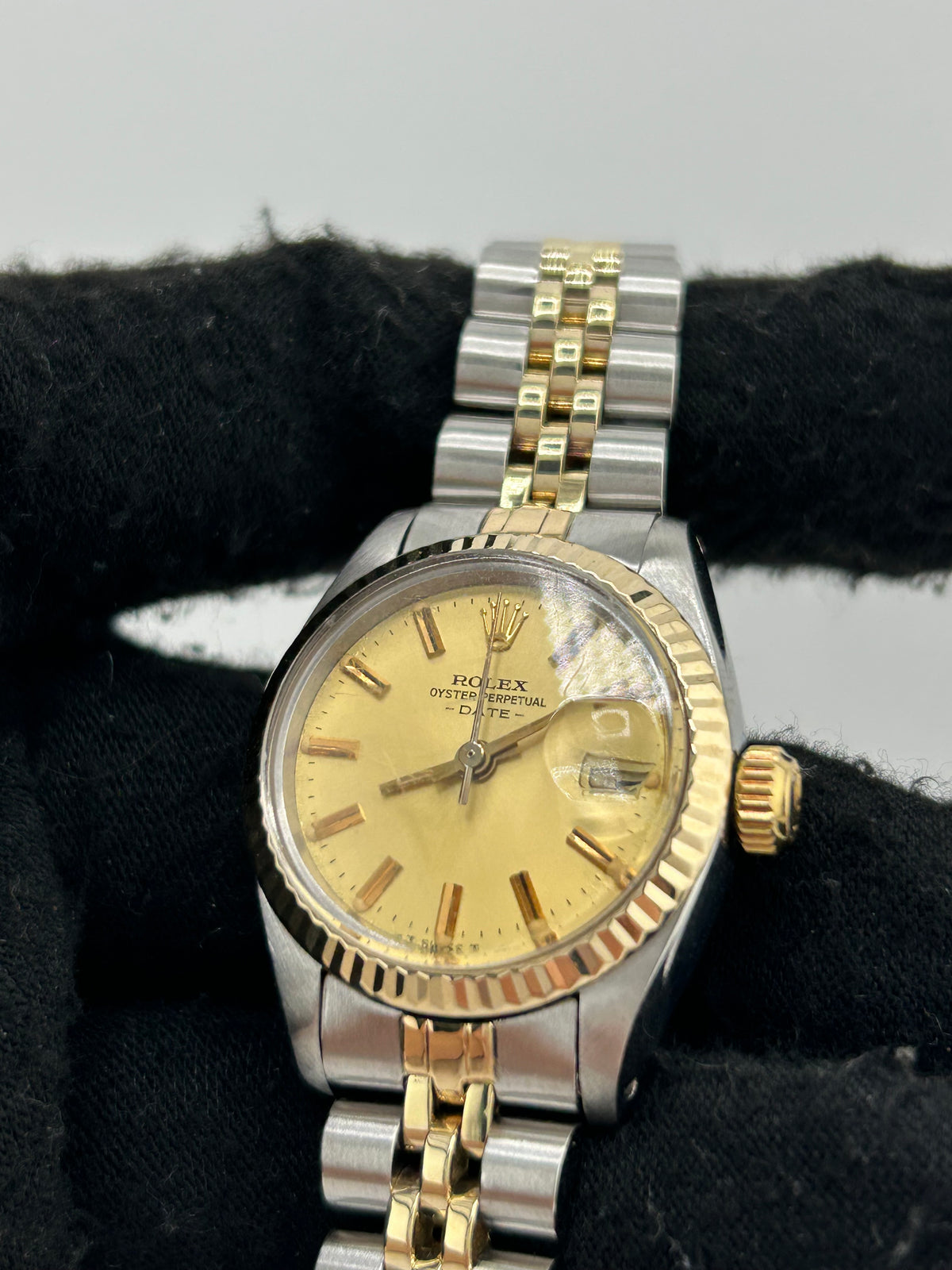 Rolex Date Champagne Stick Dial on 2 Tone Jubilee D Link Bracelet Ref. 69173 1981 — view 2