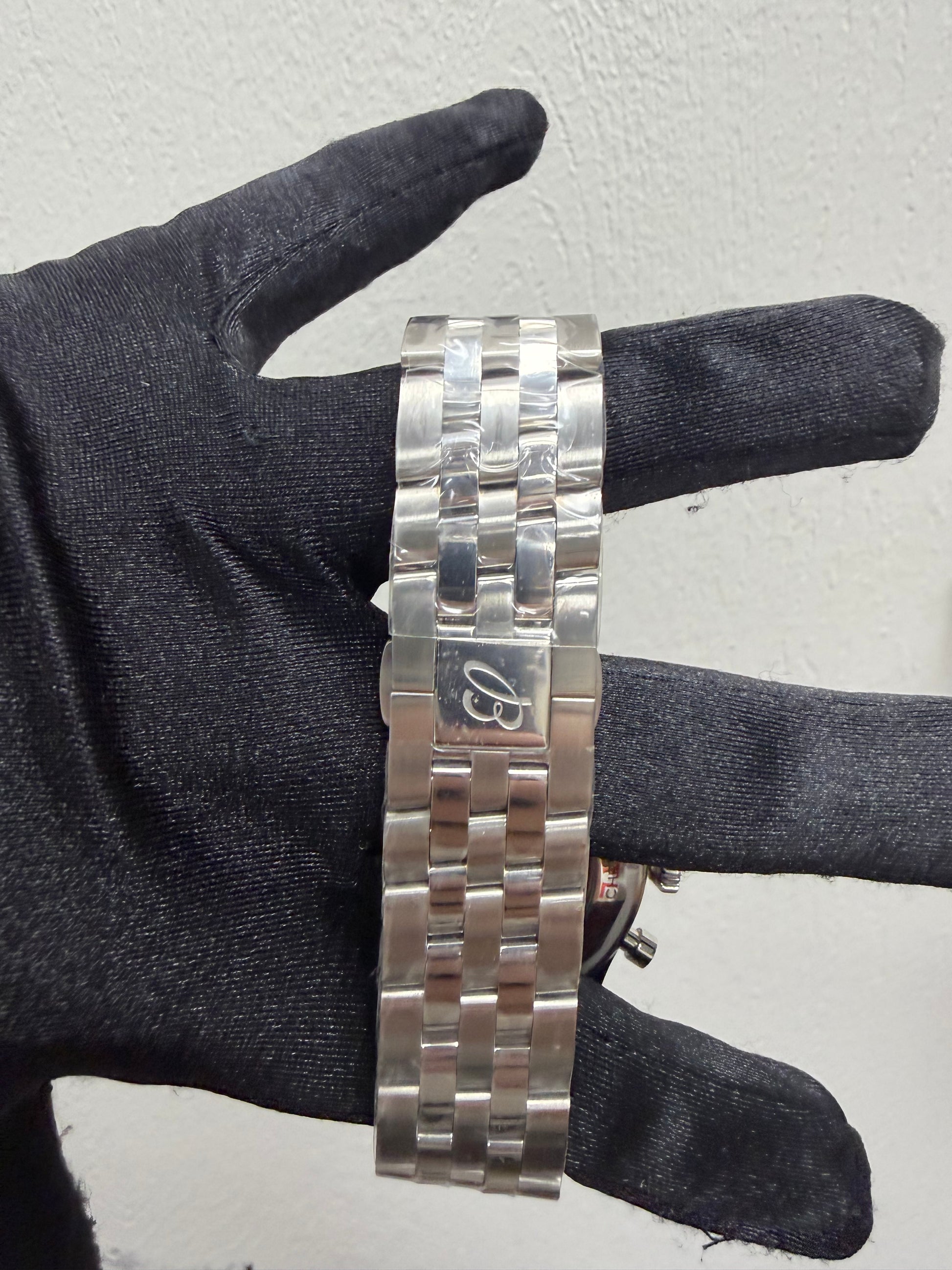 Breitling Super AVI B04 Chronograph GMT Green Dial on Bracelet Ref. AB04452A1L1A1 Card 2026 — view 3