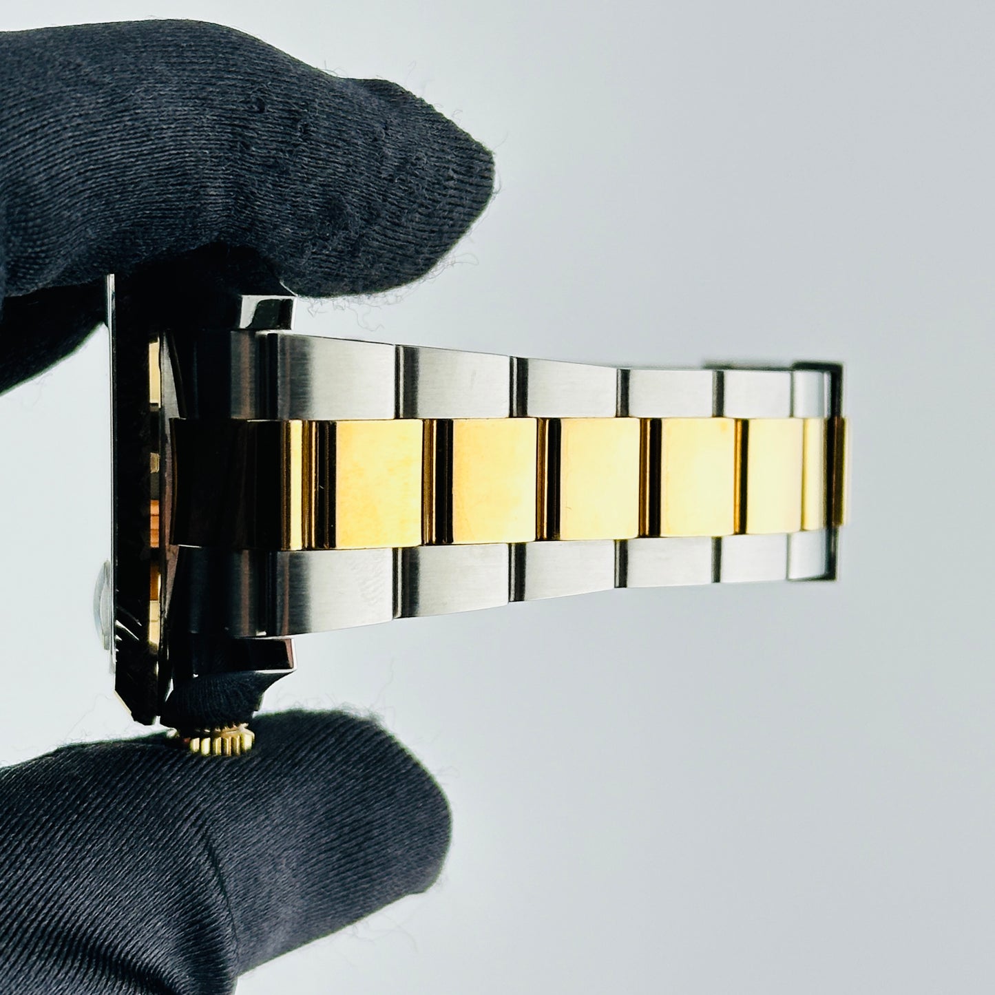 Rolex SkyDweller Champagne Index Dial on Oyster Bracelet Ref. 326933 Card 2018 — view 5