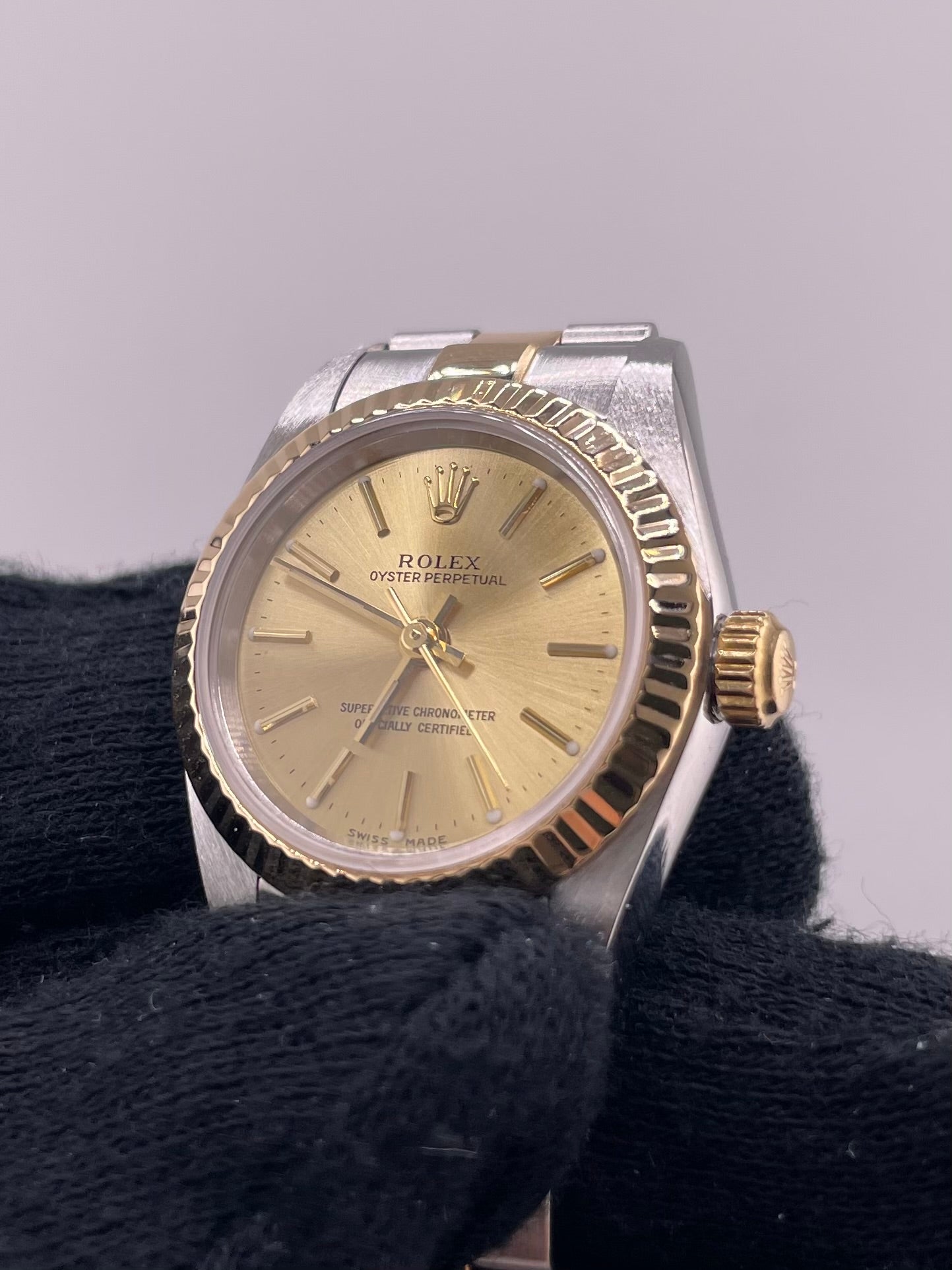 Rolex Oyster Perpetual Champagne Dial on Oyster Ref. 76193 1999 — view 2