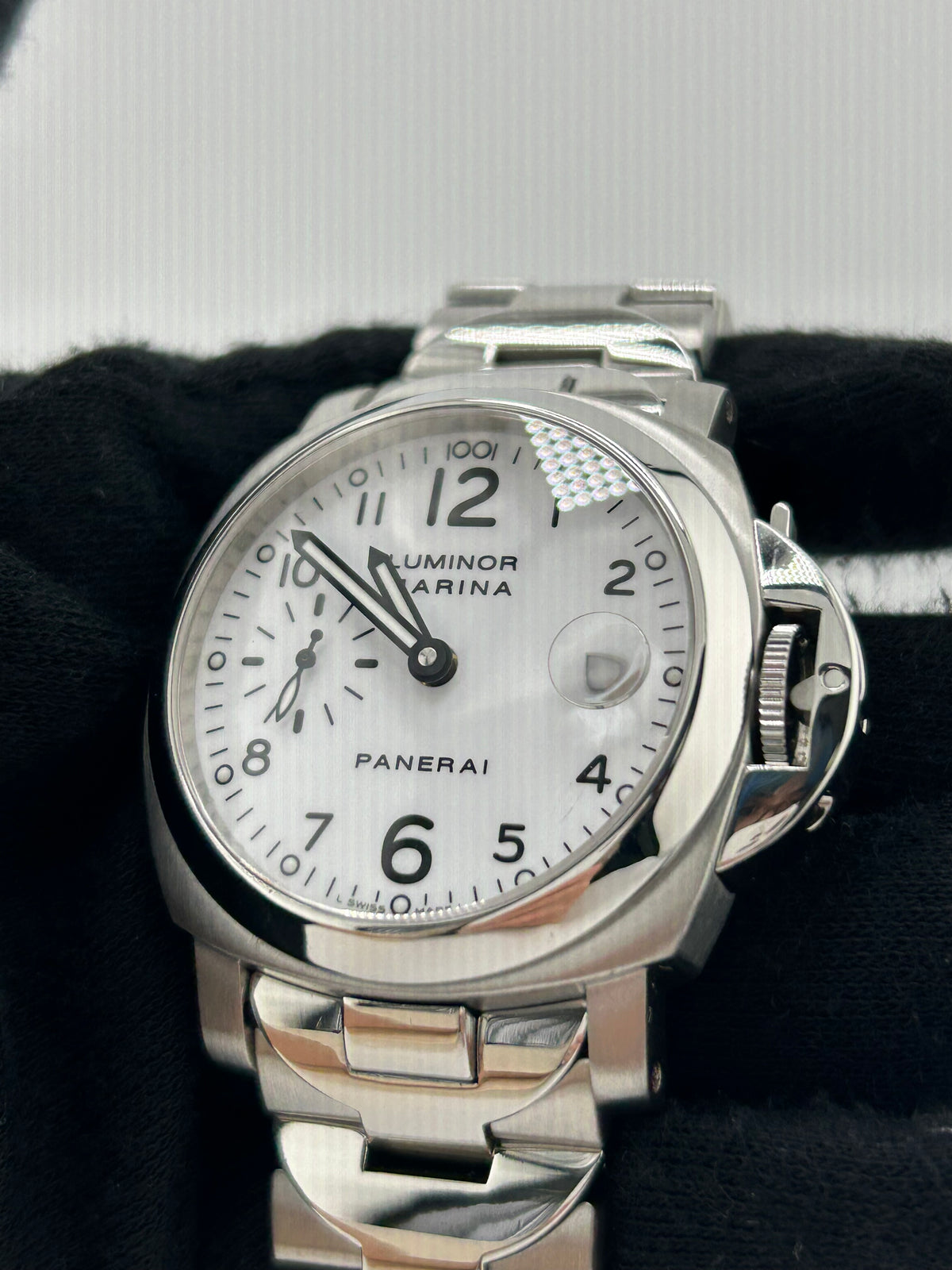 Panerai Luminor Marina White Dial on Stainless Steel Bracelet Ref. PAM00051 — view 3