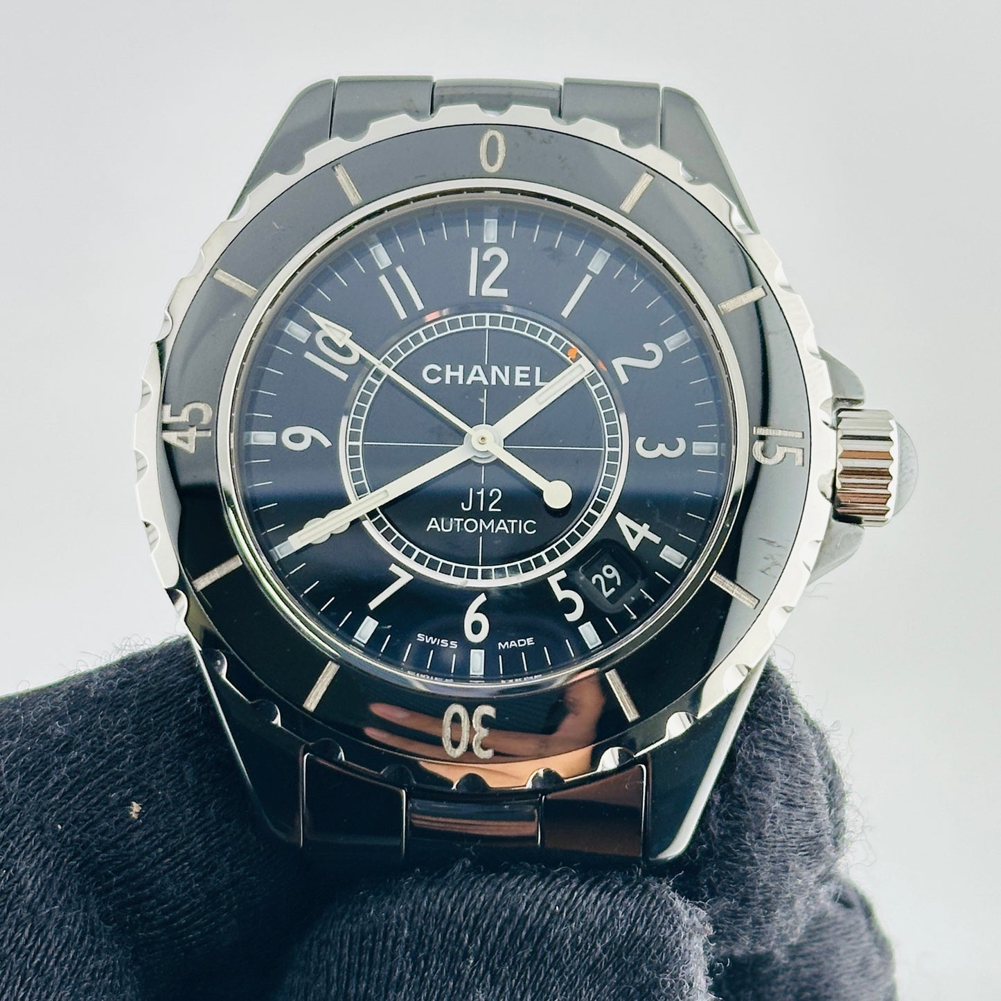 Chanel J12 Black Dial on Ceramic Bracelet Ref. H0685 — view 3