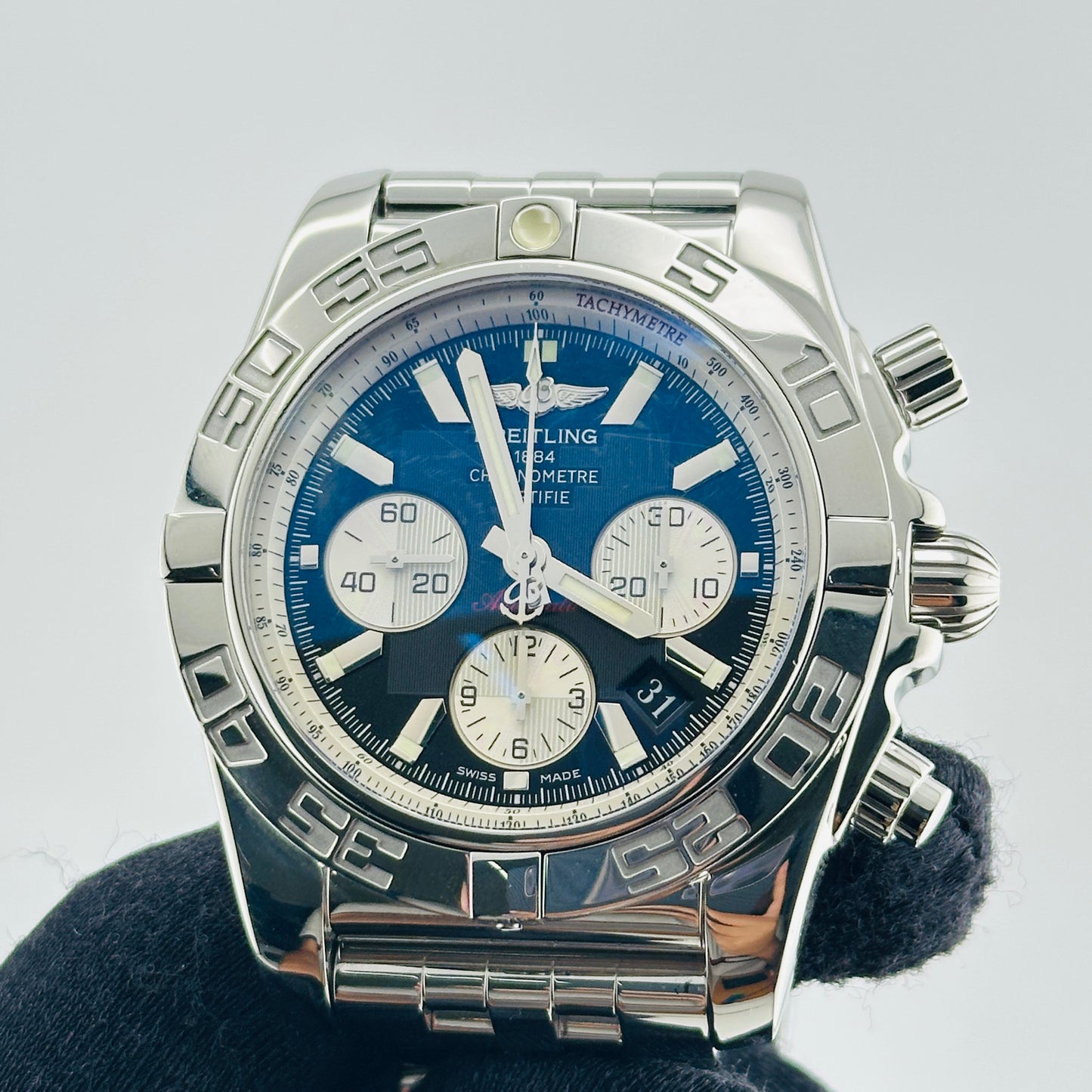 Breitling Chronomat Onyx Black Dial on Stainless Steel Bracelet Ref. AB0110 Card 2018 — view 3