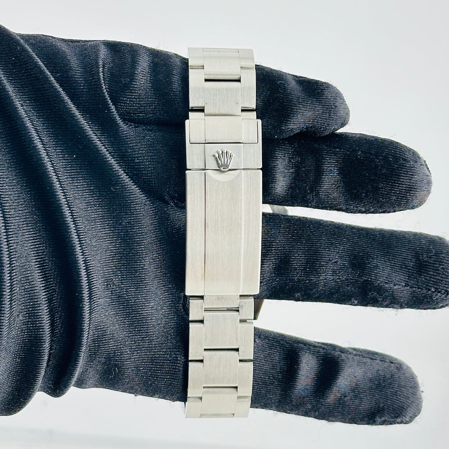 Rolex Submariner Black Dial on Oyster Bracelet Ref. 126610LN 2020 — view 4
