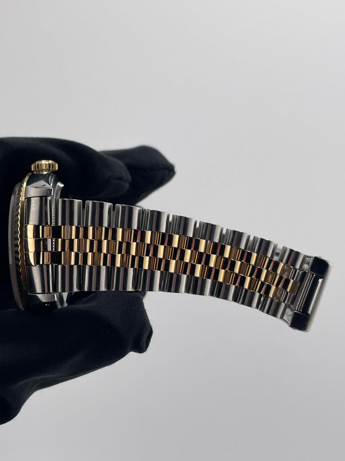 Rolex Datejust 36 Champagne Stick Dial on Jubilee Ref. 16233 Open Date — view 5