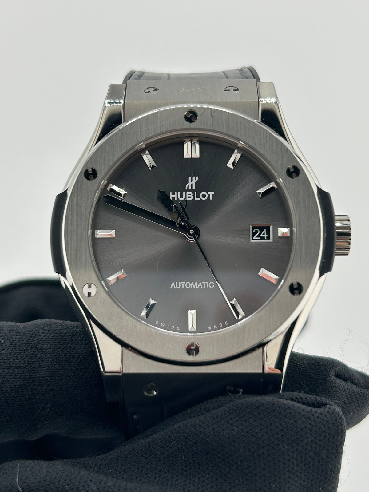 Hublot Classic Fusion Grey Dial on Rubber Strap Ref. 542.NX.7071.RX — view 3