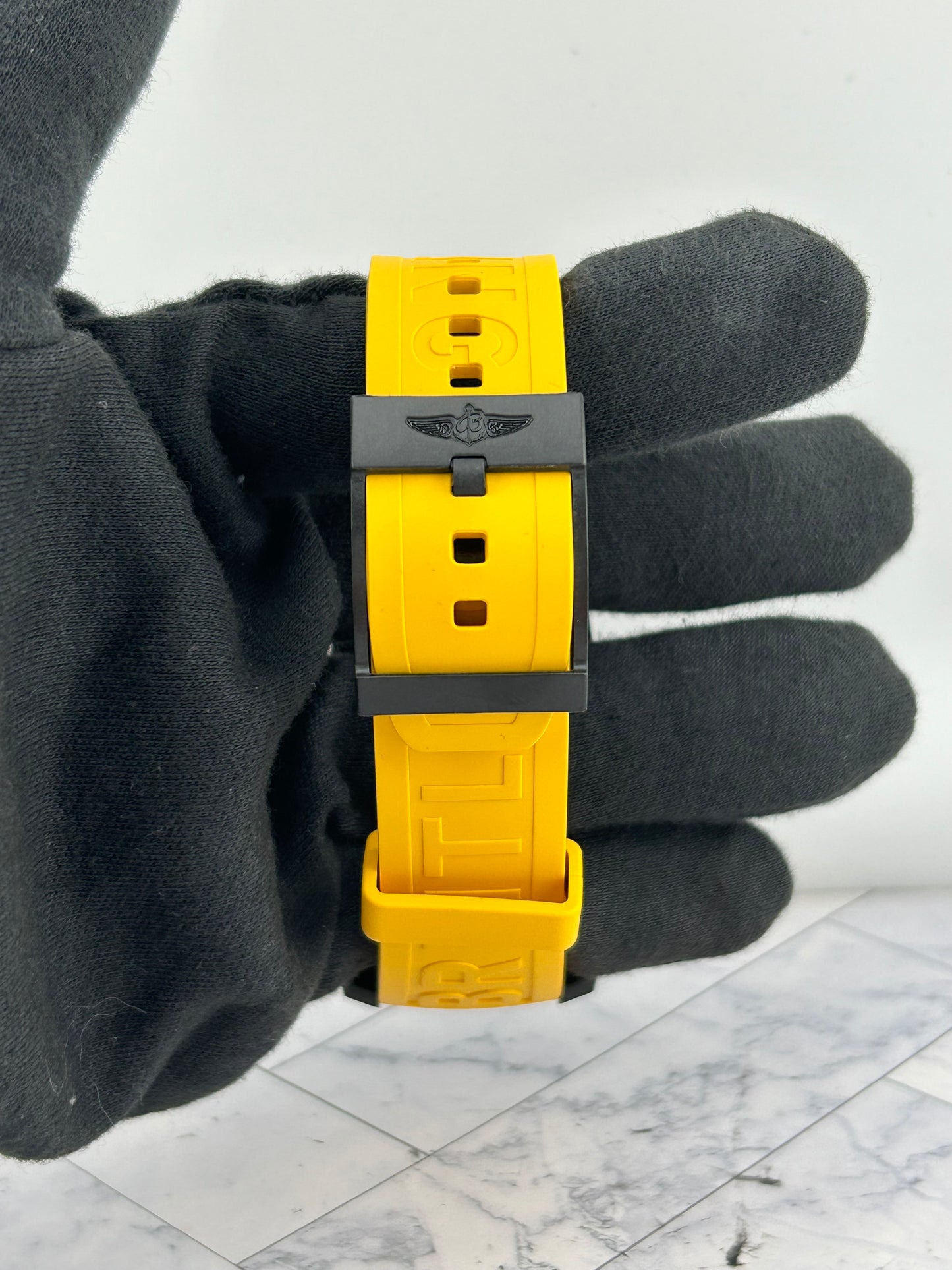 Breitling Endurance Pro Black Dial on Rubber Strap Ref. X82310A41B1S1 Card 2026 — view 4