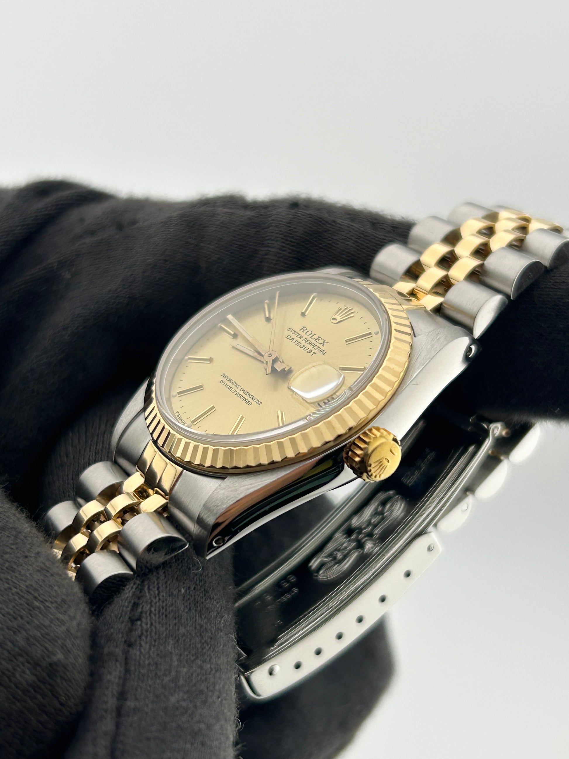 Rolex Datejust 31 Champagne Stick Dial on Jubilee Ref. 68273 — view 3