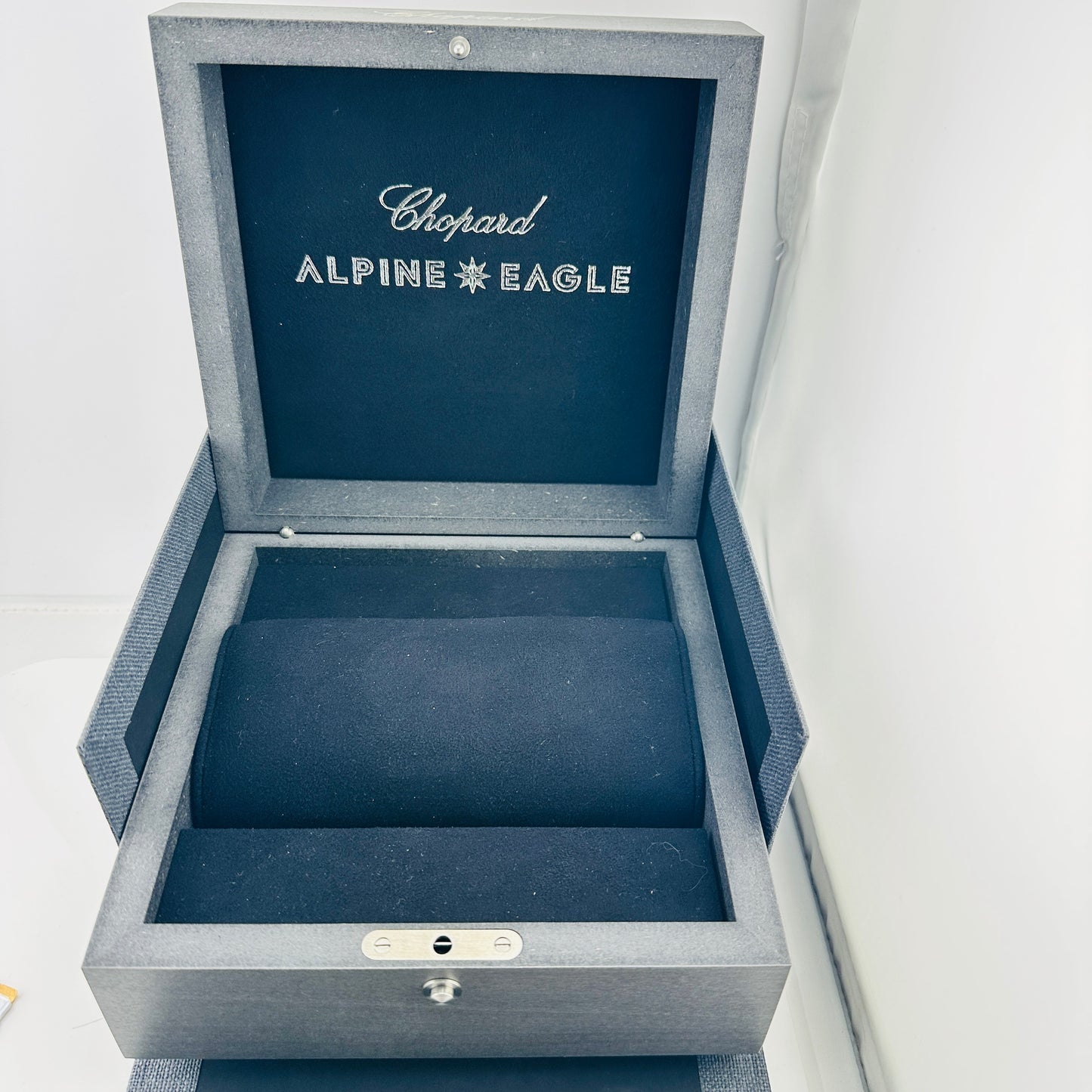 Chopard Alpine Eagle Blue Dial on Stainless Steel Bracelet Ref. 298600-3001 Card 2023 — view 8