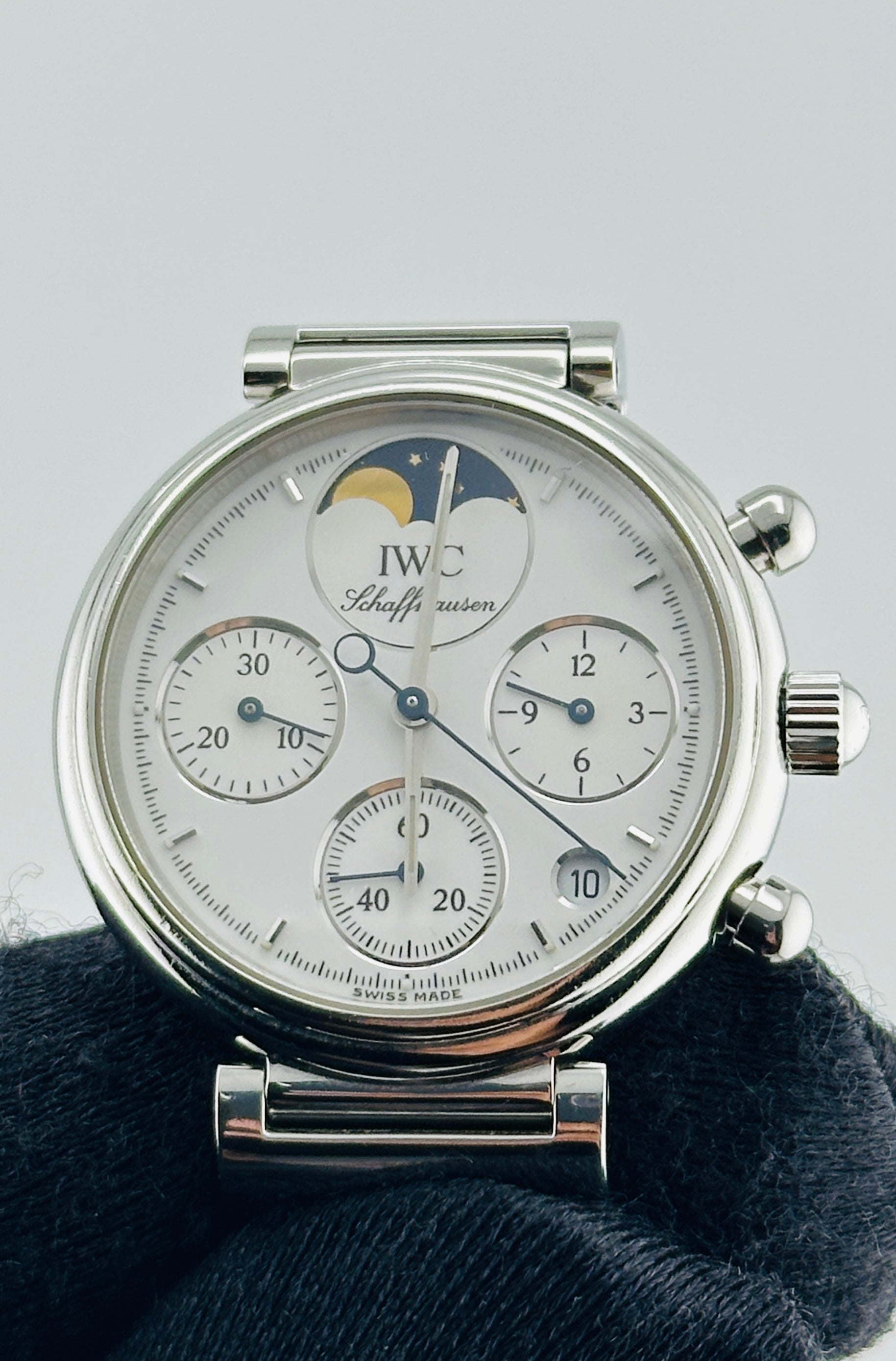 Iwc Da Vinci Chronograph White Dial on Stainless Steel Bracelet Ref. IW373606 Papers 2002 — view 3