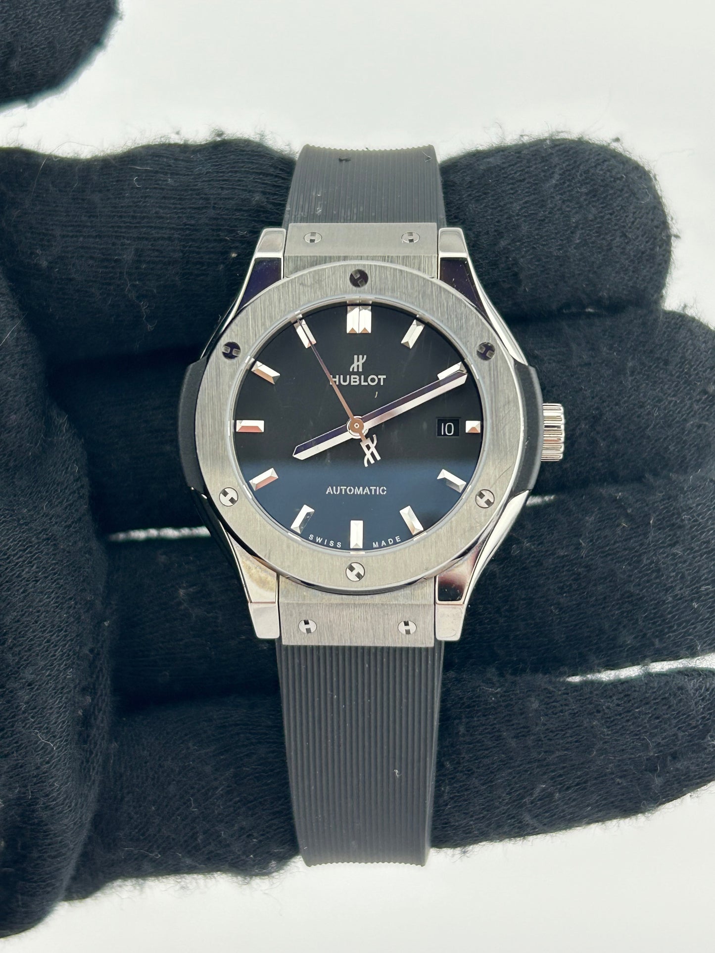 Hublot Classic Fusion Black Dial on Rubber Strap Ref. 582.NX.1170.RX.1704 Card Open Date — view 2
