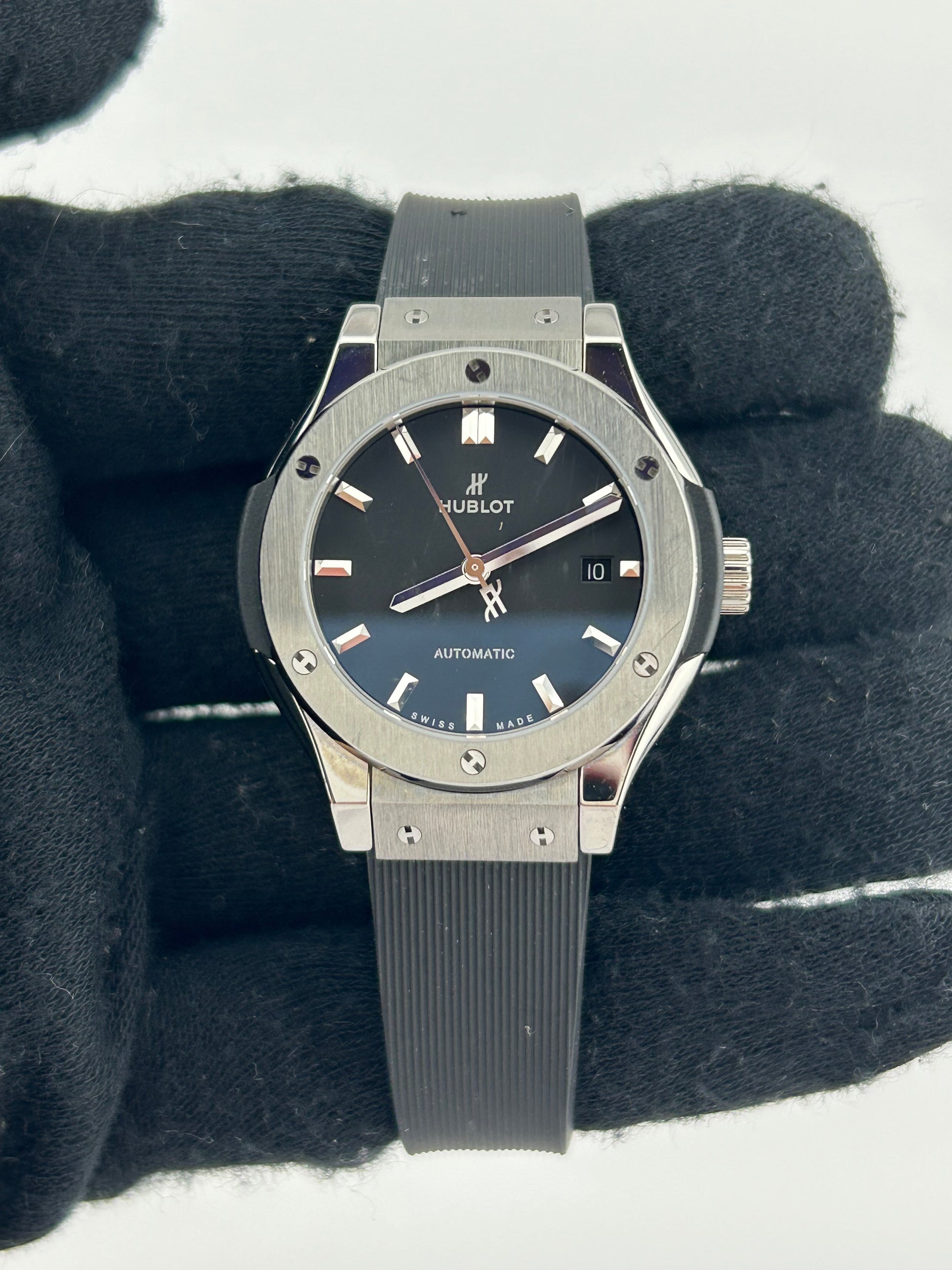 Hublot Classic Fusion Black Dial on Rubber Strap Ref. 582.NX.1170.RX.1704 Card Open Date — view 2