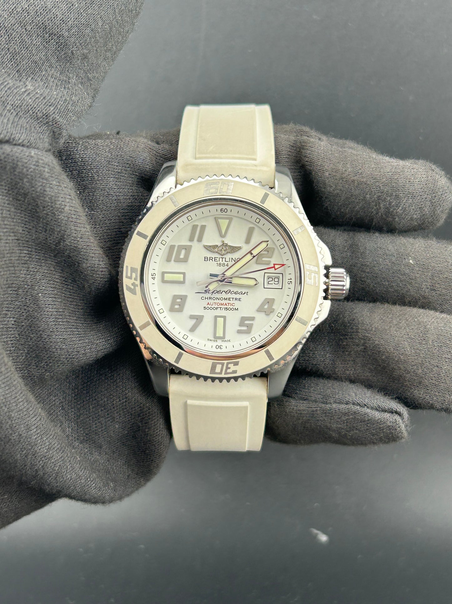 Breitling Superocean Heritage White Arabic Numerals Dial on White Rubber Strap Ref. A17364A9/A763 Complete 2014 — view 2