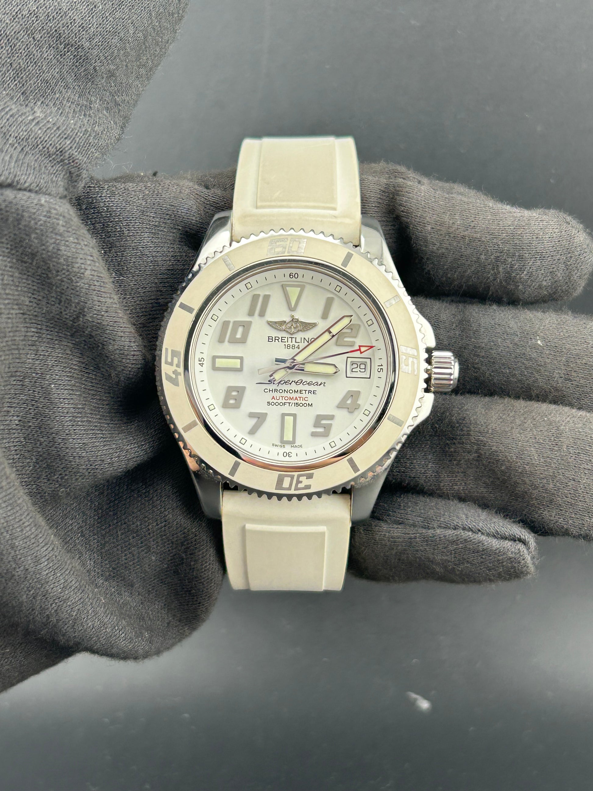 Breitling Superocean Heritage White Arabic Numerals Dial on White Rubber Strap Ref. A17364A9/A763 Complete 2014 — view 2