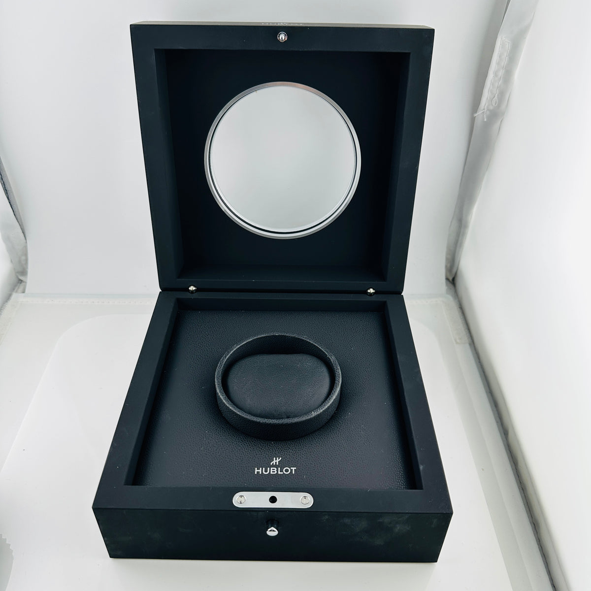 Hublot Classic Fusion Black Dial on Rubber Strap Ref. 565.NX.1470.RX with Box — view 8