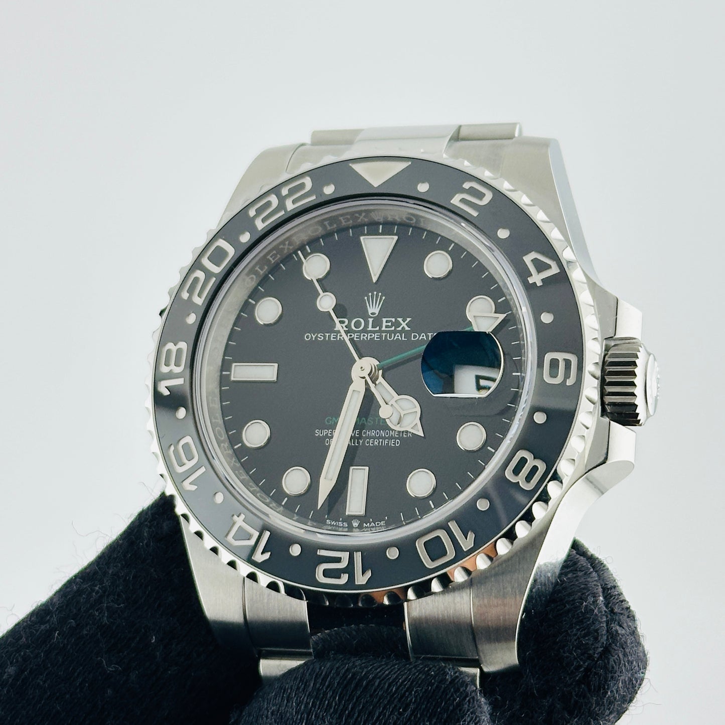 Rolex GMT-Master II BruceWayne Black Dial on Oyster Bracelet Ref. 126710GRNR Card 2026 — view 4