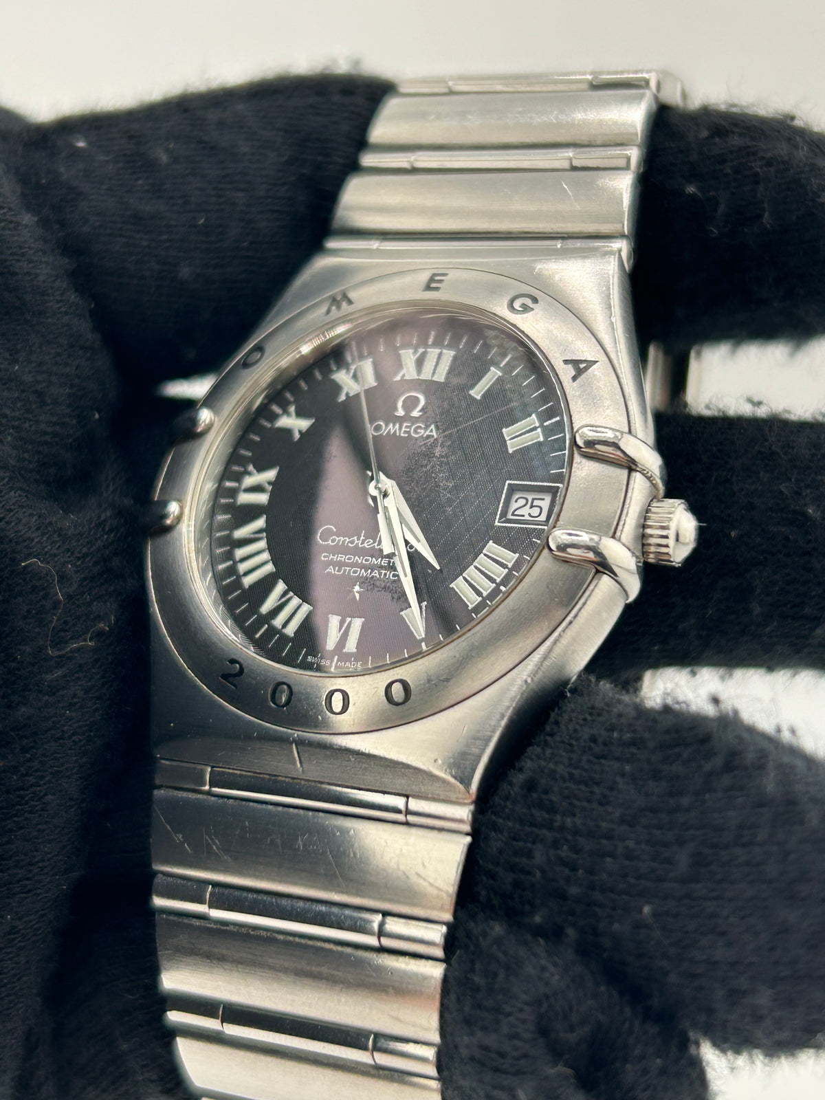 Omega Constellation Millenium 2000 Black Roman Numerals Dial on Stainless Steel Bracelet Ref. 1504.50 — view 3