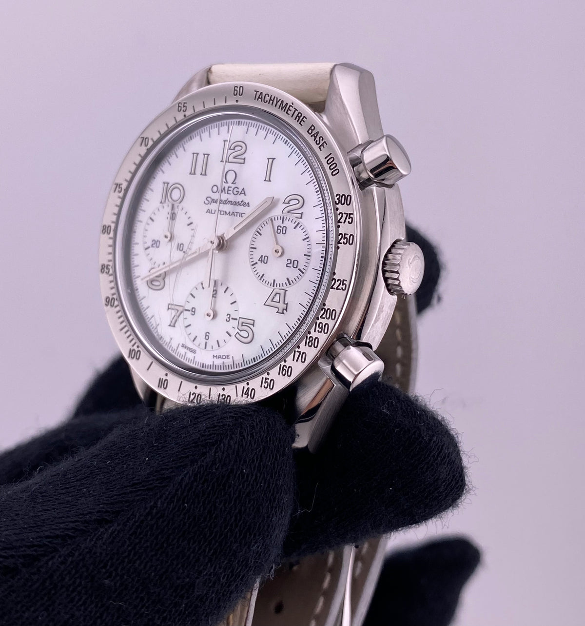 Omega Speedmaster White Mop Dial on Leather Strap Ref. 3802.70.56 Card 2003 — view 3