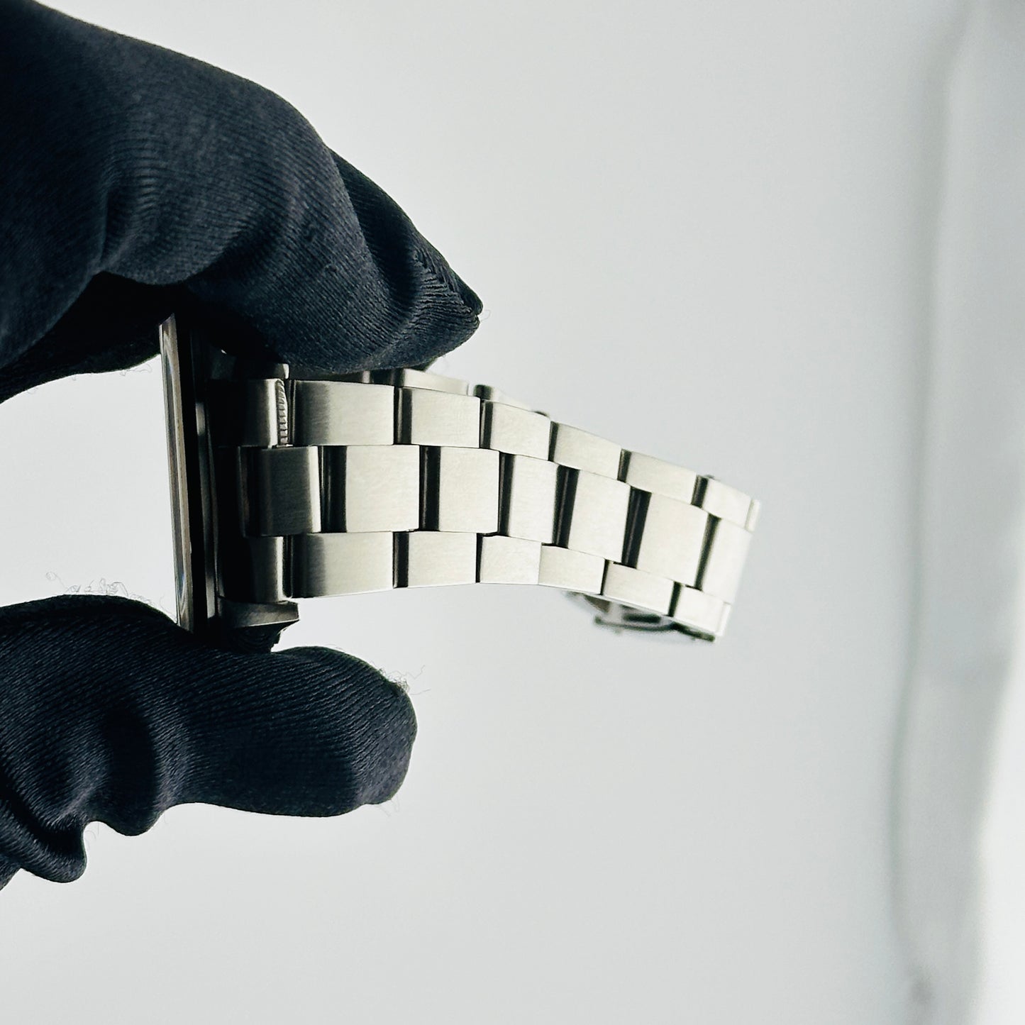 Rolex Air-King Silver Dial on Oyster Bracelet Ref. 14000M 2001 — view 5