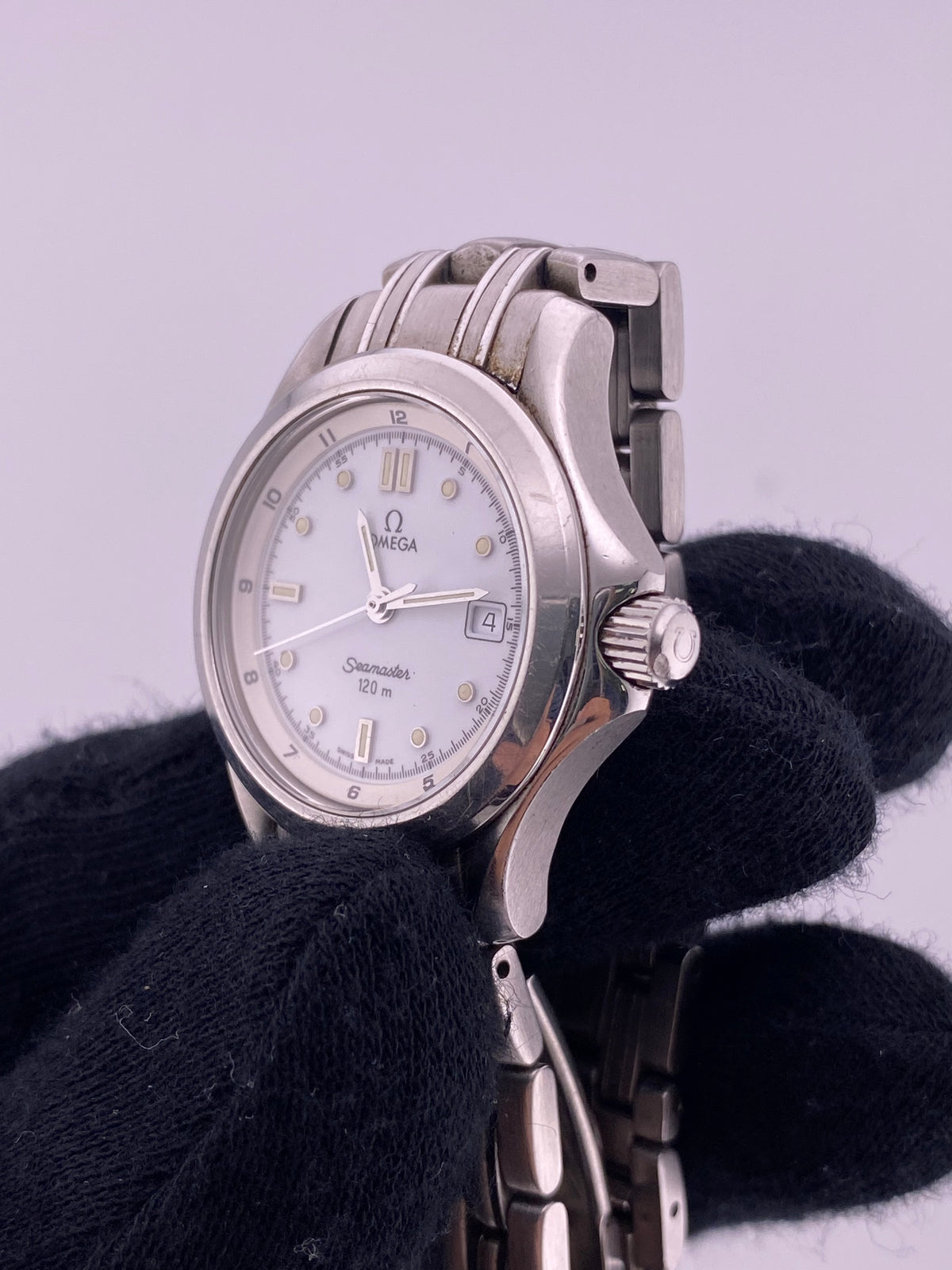 Omega Seamaster 120m White Dial on Stainless Steel Bracelet Ref. 2581.2 — view 3