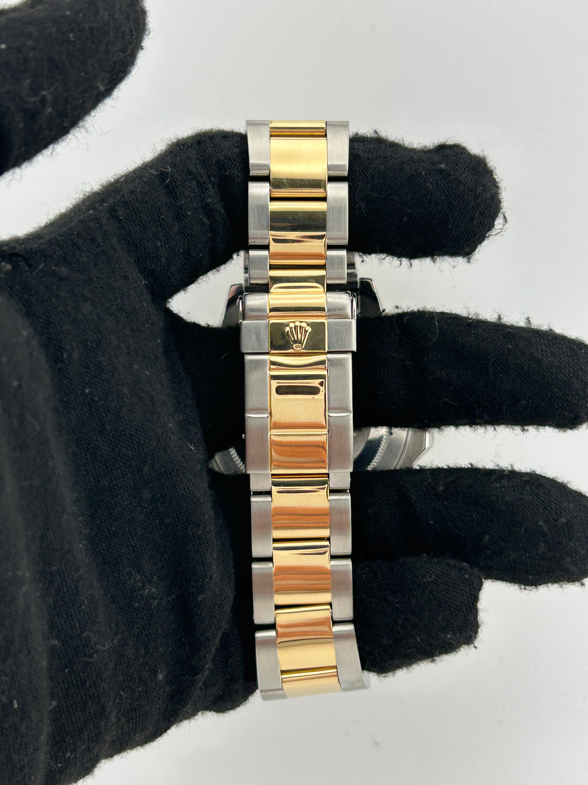 Rolex Yacht-Master Silver Dial on 2 Tone Oyster Bracelet Ref. 16622 2005 — view 4