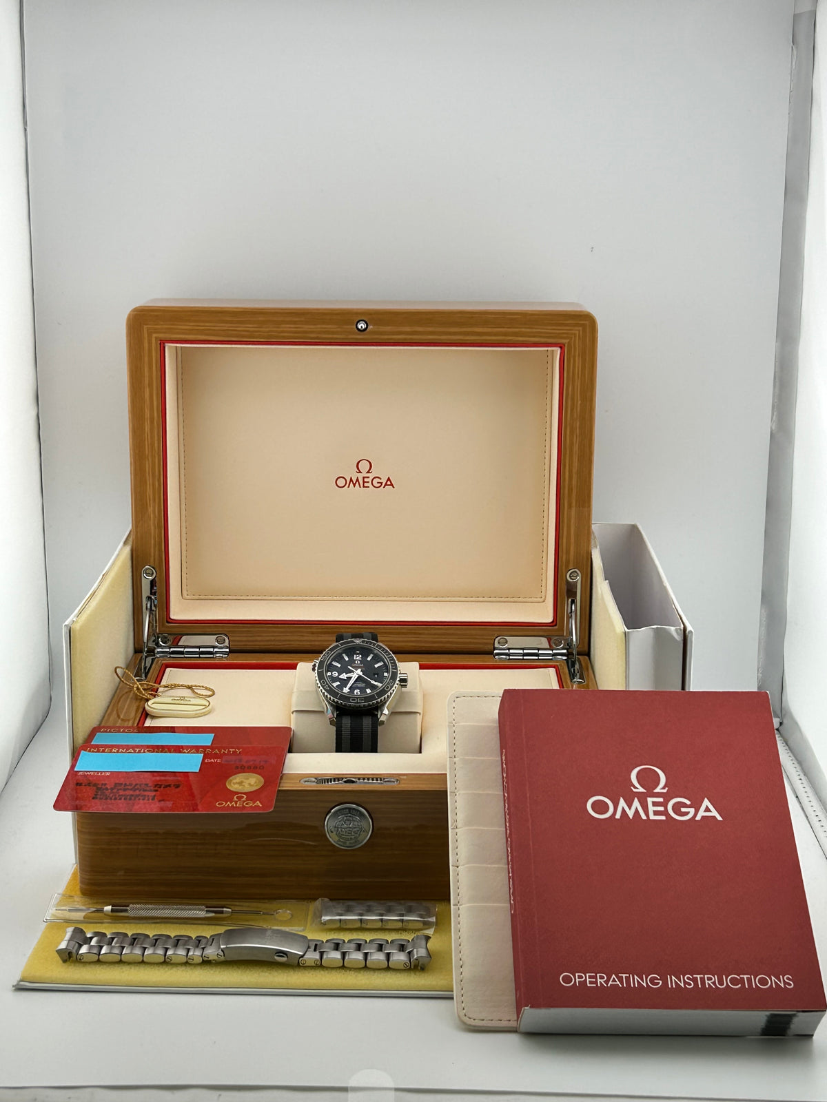 Omega Seamaster Planet Ocean Black Dial on Stainless Steel & Fabric Strap Ref. 232.30.38.20.01.001 Complete 2014 — view 8