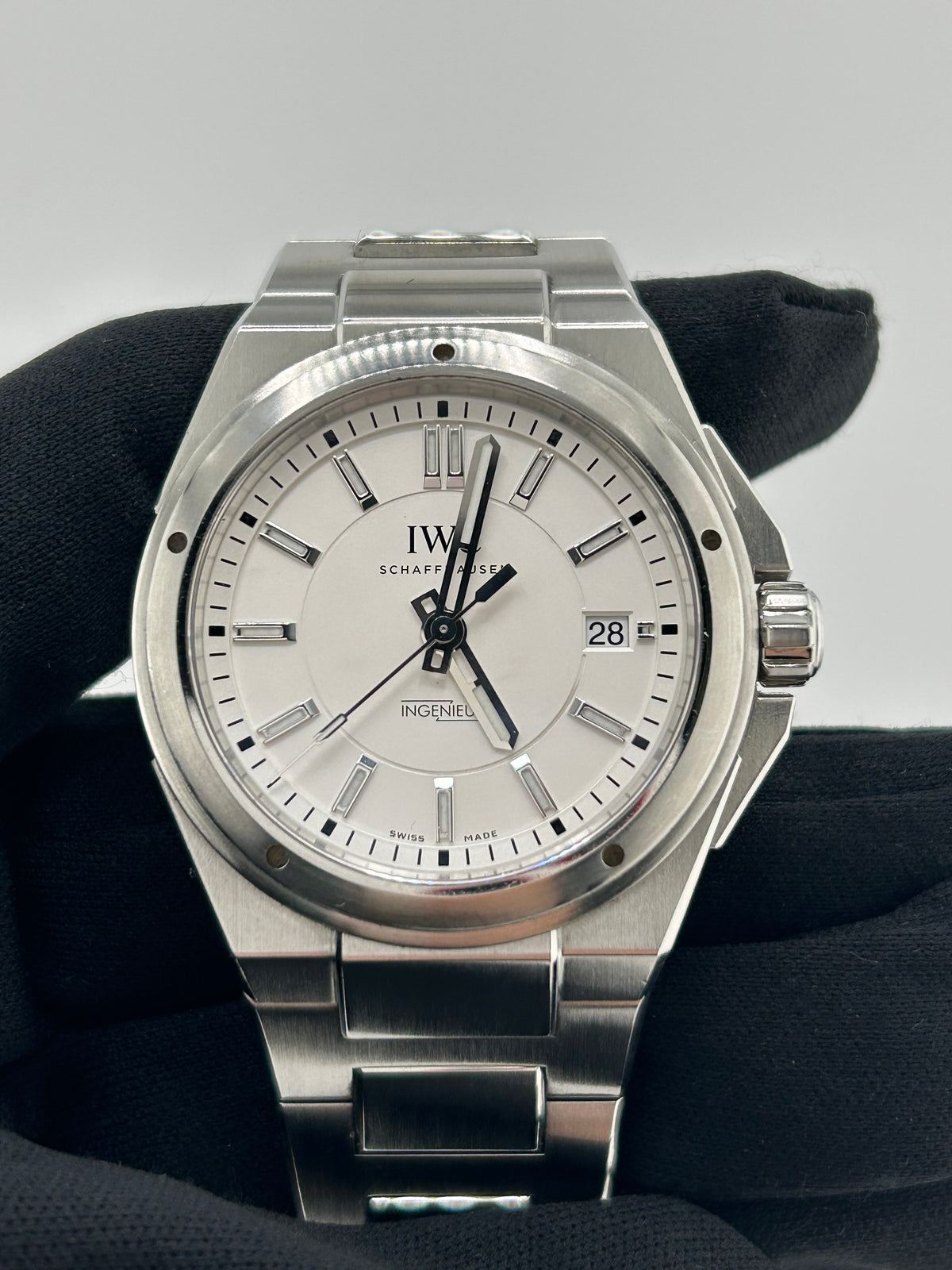 Iwc Ingenieur Silver Dial on Stainless Steel Bracelet Ref. IW323904 Complete 2013 — view 3