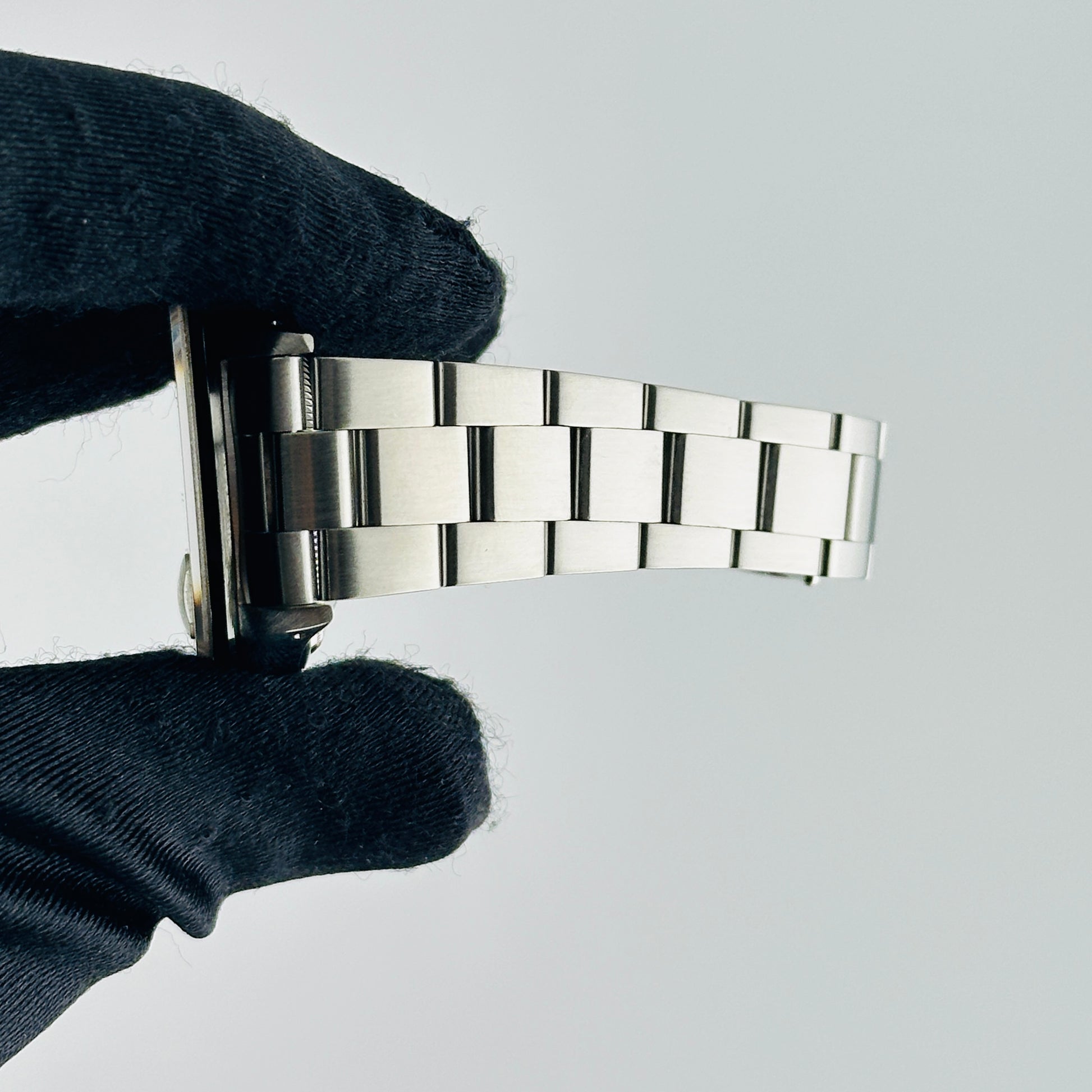 Rolex Oyster Perpetual Date Champagne Stick Dial on Oyster Bracelet Ref. 15200 1990 — view 5