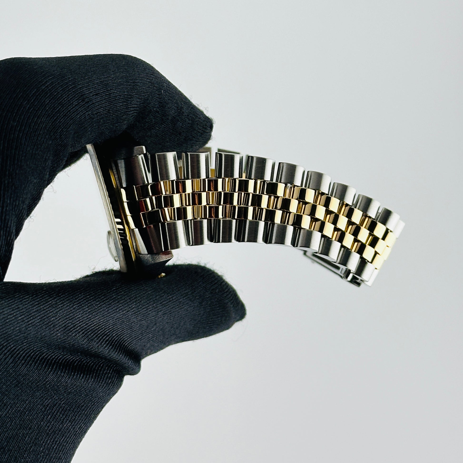 Rolex Datejust Champagne Roman Dial on D Link Jubilee Ref. 16233 1995 — view 4