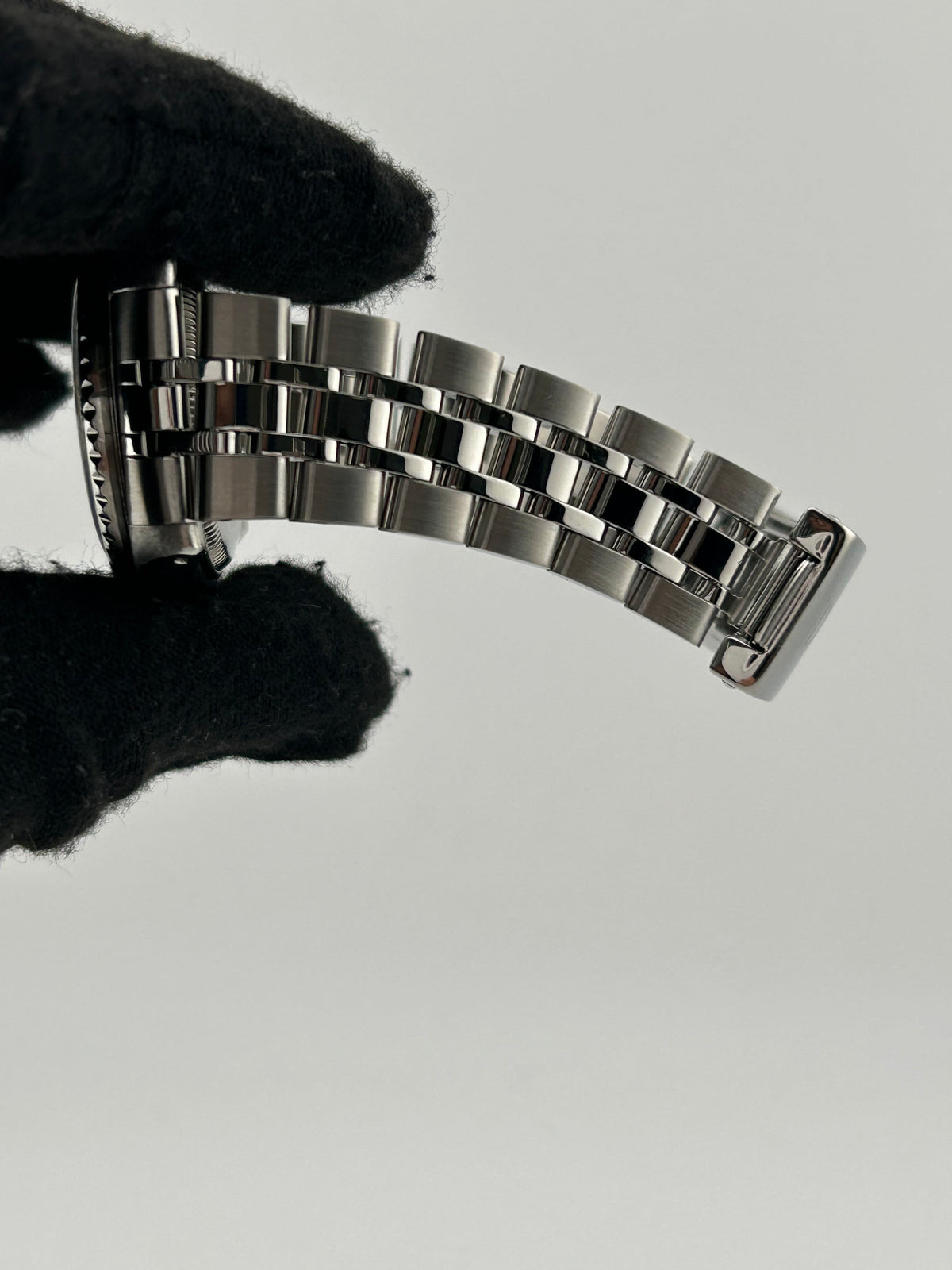 Tudor Prince Date Mini-Sub Black Dial on Stainless Steel Bracelet Ref. 73190 — view 5