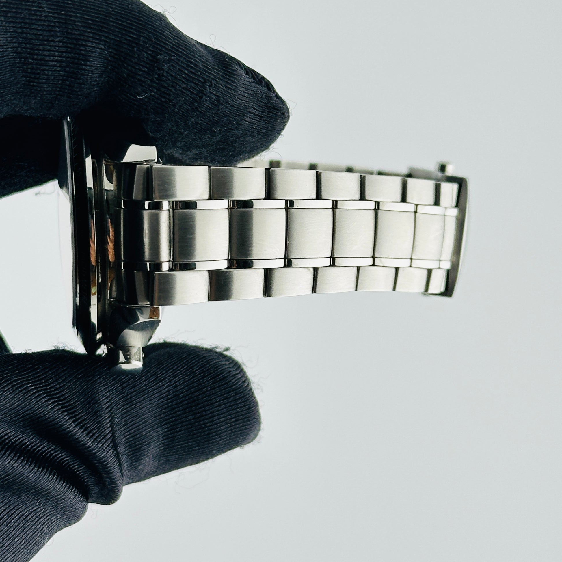Omega Speedmaster Racing Black / White Chrono Dial on Stainless Steel Bracelet Ref. 326.30.40.50.01.002 — view 5