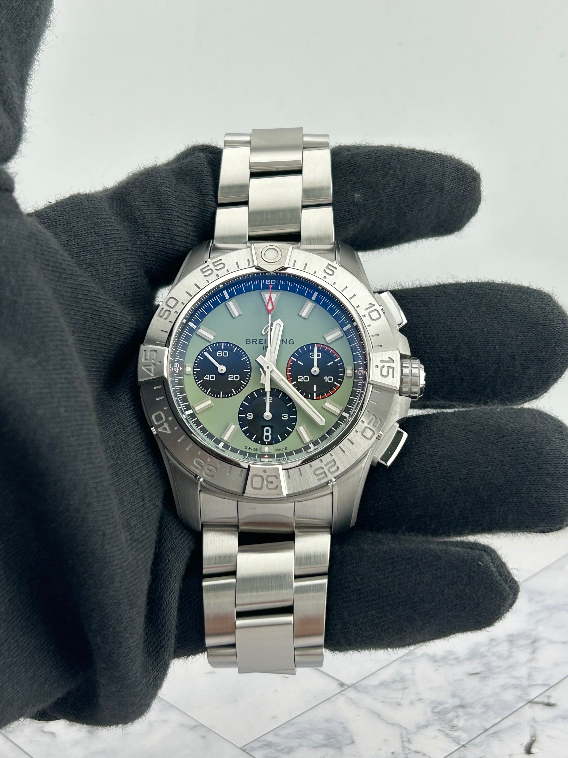 Breitling Avenger B01 Chronograph Green Dial on Bracelet Ref. AB0147101L1A1 Card 2026 — view 2