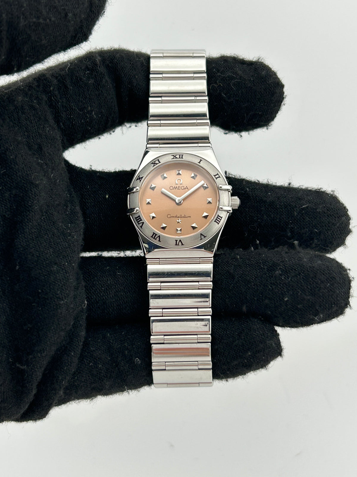 Omega Constellation Salmon Pink Dial on Stainless Steel Bracelet Ref. 1561.61 — view 2