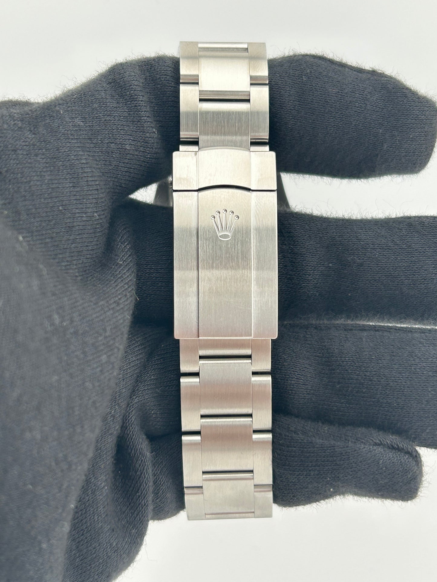 Rolex Oyster Perpetual 36 Lavender Dial on Oyster Ref. 126000 Complete 2026 — view 3