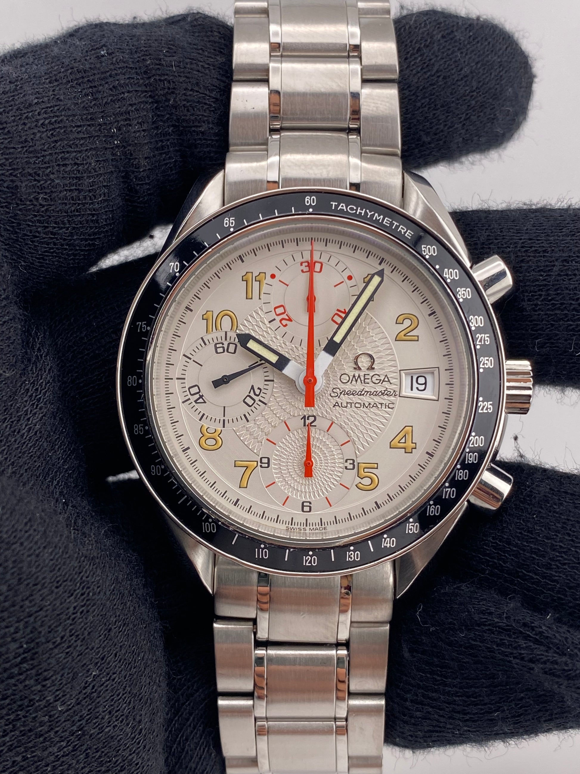Omega Speedmaster Silver Dial on Stainless Steel Bracelet Ref. 3513.33 — view 2